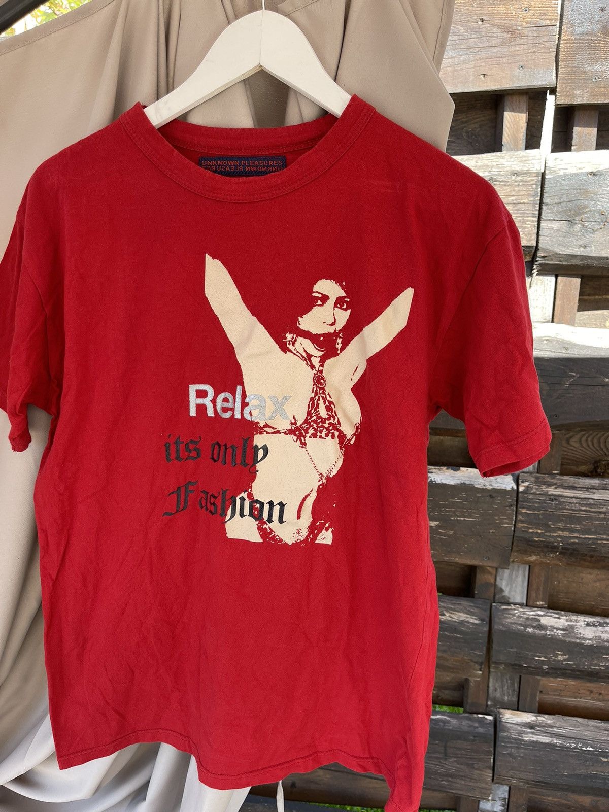 Band Tees Y2K Unknown Pleasures sex fashion girl red t-shirt vintage Size US XL / EU 56 / 4 - 2 Thumbnail