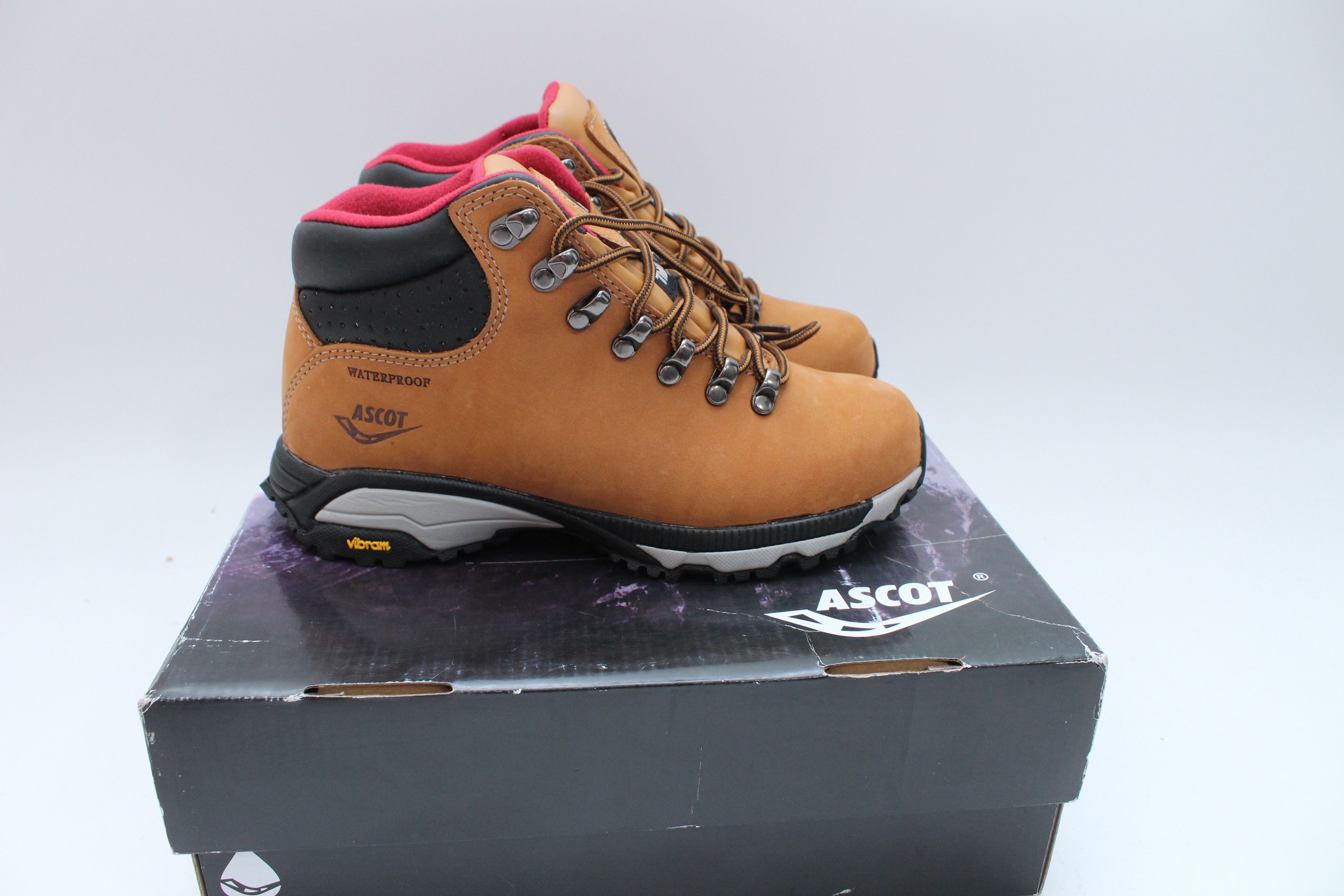 image of Ascot England Trekking Boots Womens Size 37 Vintage Hype in Brown