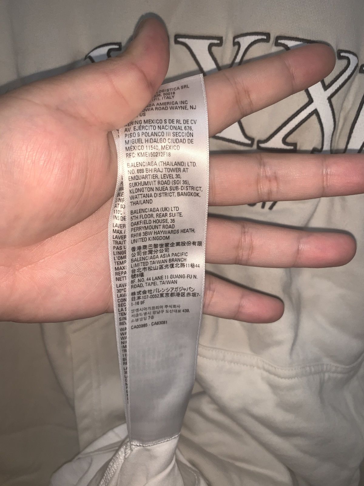 Balenciaga Balenciaga xxxl patched hoodie 360 Size US XL / EU 56 / 4 - 11 Thumbnail