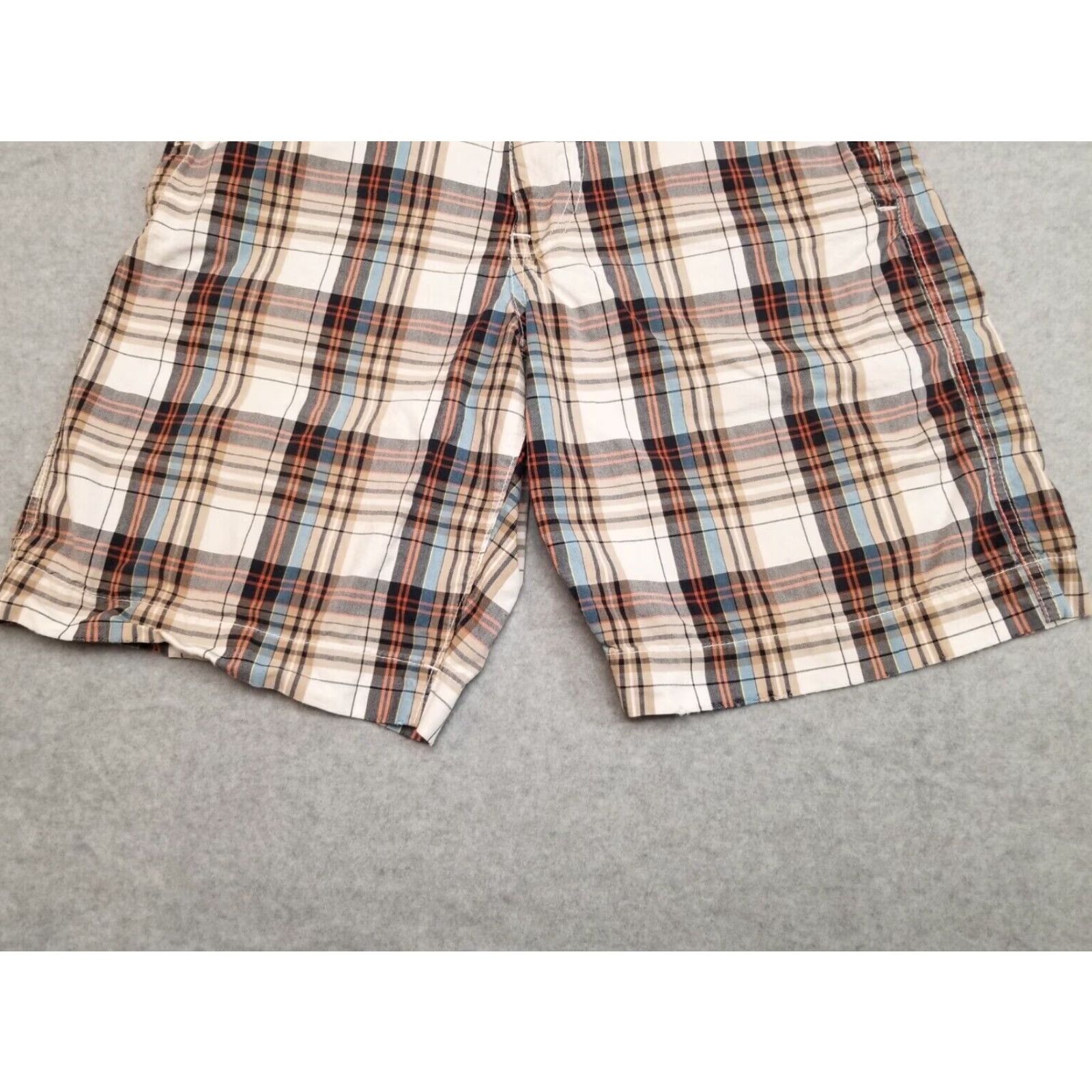 American Eagle Outfitters American Eagle Shorts Men 32 Blue Plaid Bermuda Flat Front Casual Outdoor Mens Size US 32 / EU 48 - 3 Thumbnail