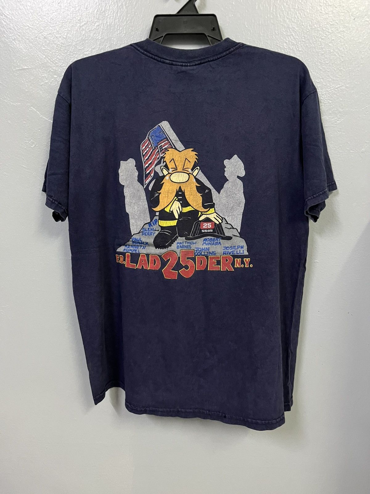 Vintage VINTAGE FIRE FIGHTER LOONEY TONES Size US L / EU 52-54 / 3 - 8 Thumbnail