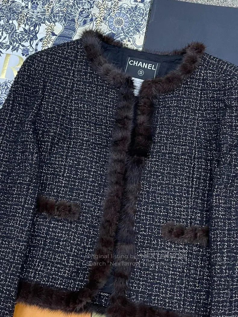 Chanel Chanel Classic Fur-Trim Tweed Jacket. Size US S / EU 44-46 / 1 - 2 Thumbnail