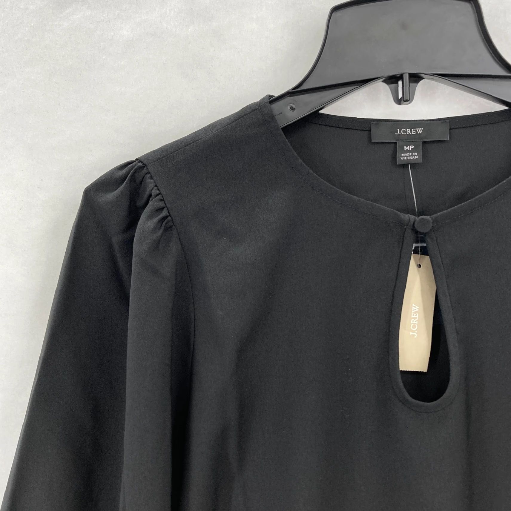 J.Crew J.CREW Puff Sleeve Satin Back Crepe Top Women's PM Petite Black Keyhole Neckline Size M / US 6-8 / IT 42-44 - 3 Thumbnail