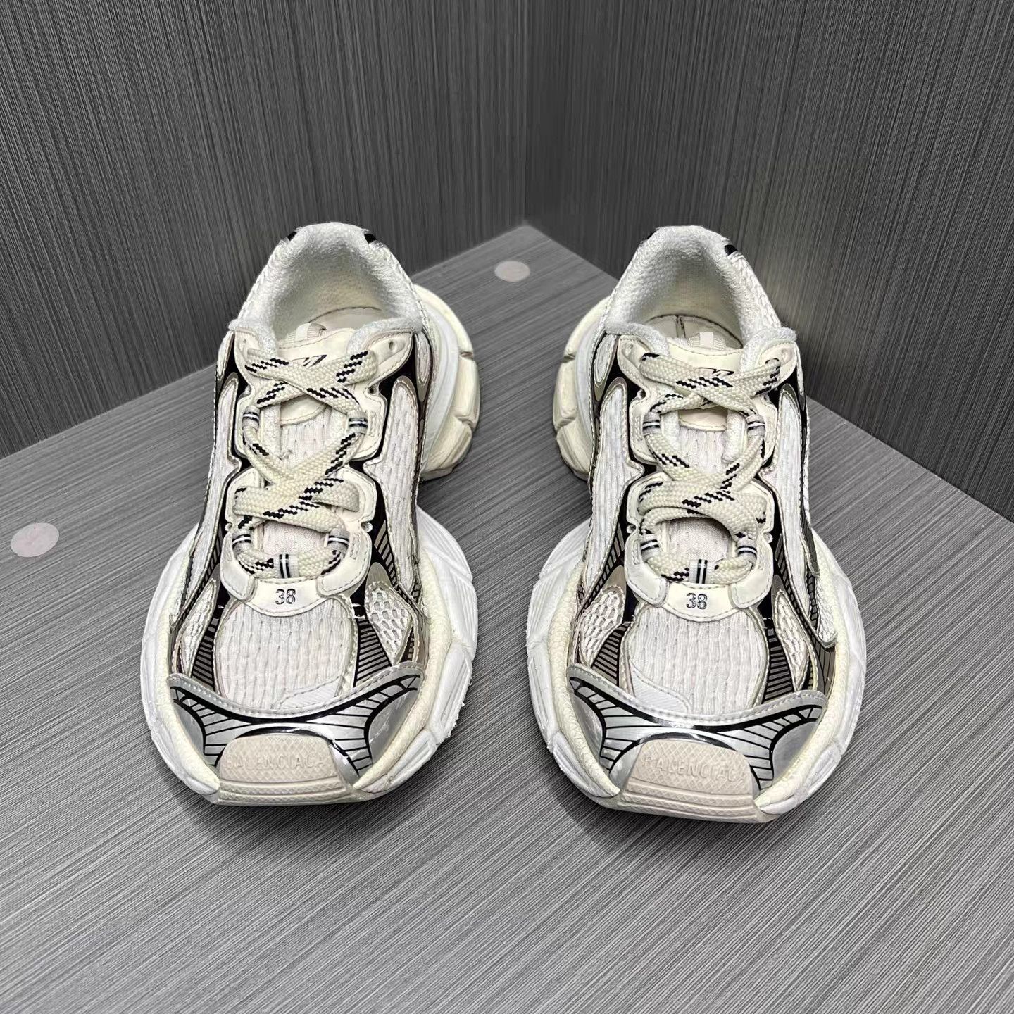 Balenciaga Balenciaga 3XL Low-top Sneakers K15 Size US 8 / IT 38 - 2 Thumbnail