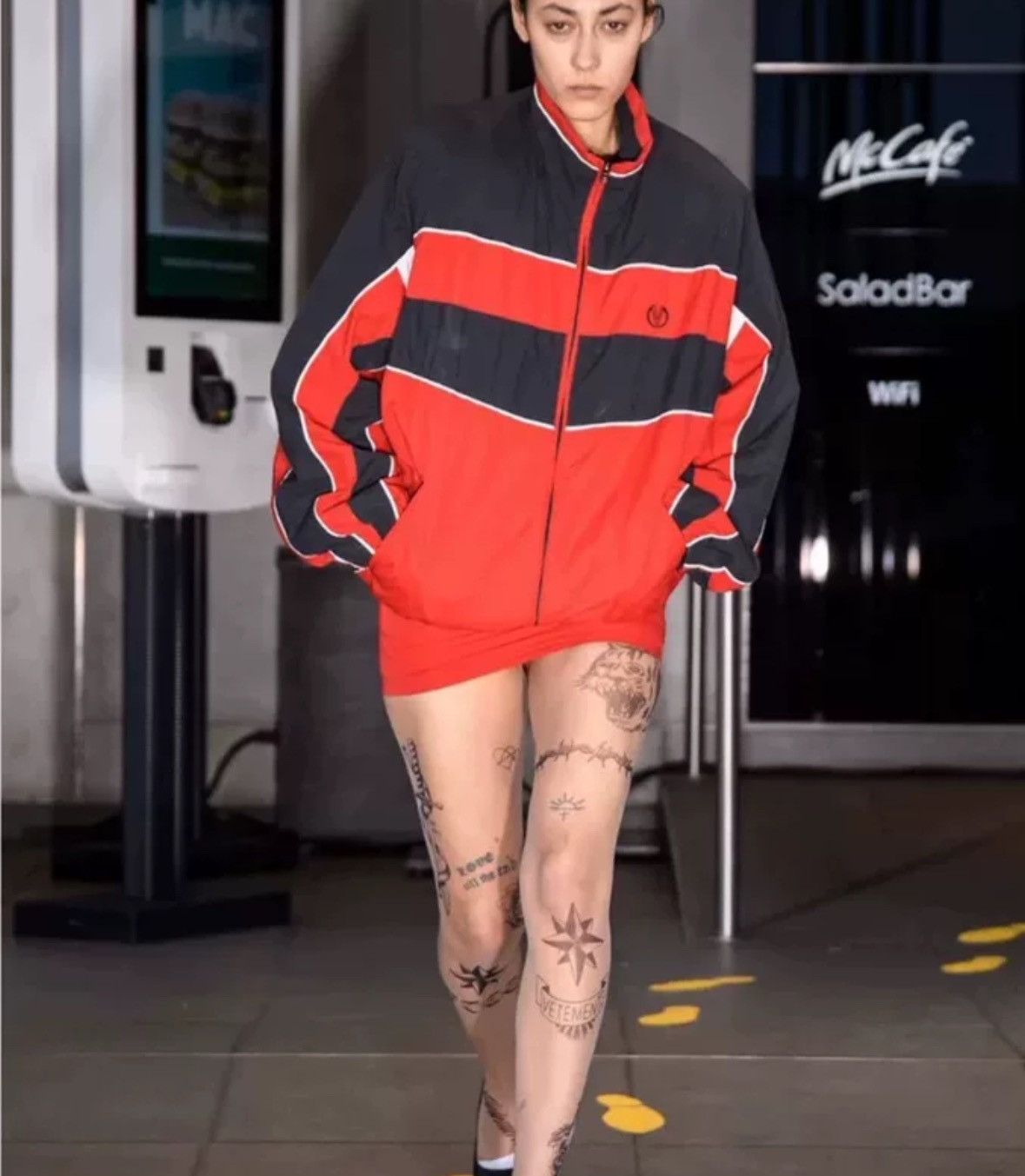 Vetements Vetements 20SS Black and Red Jacket2412-Nextarrow Size US S / EU 44-46 / 1 - 9 Thumbnail