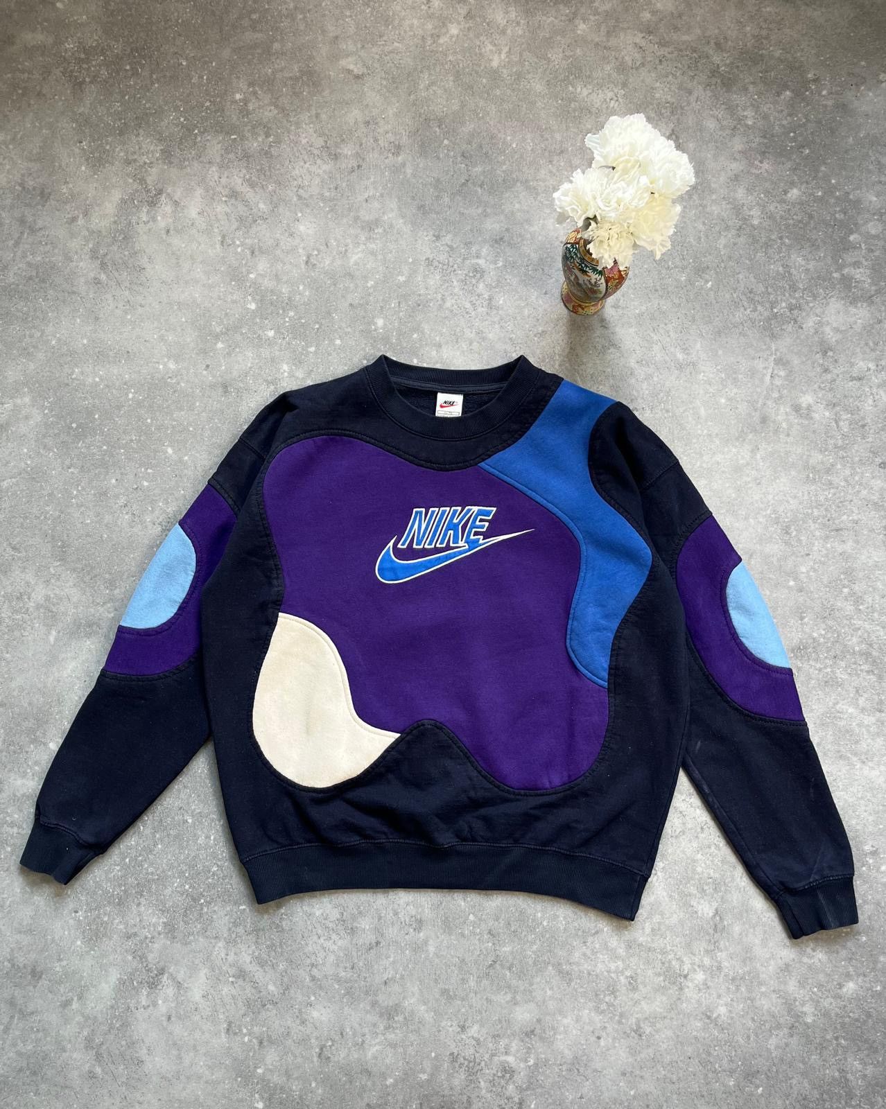 Nike × Vintage Rare Vintage 90s Nike Central Swoosh Boxy Fit Sweatshirt Size US L / EU 52-54 / 3 - 1 Thumbnail