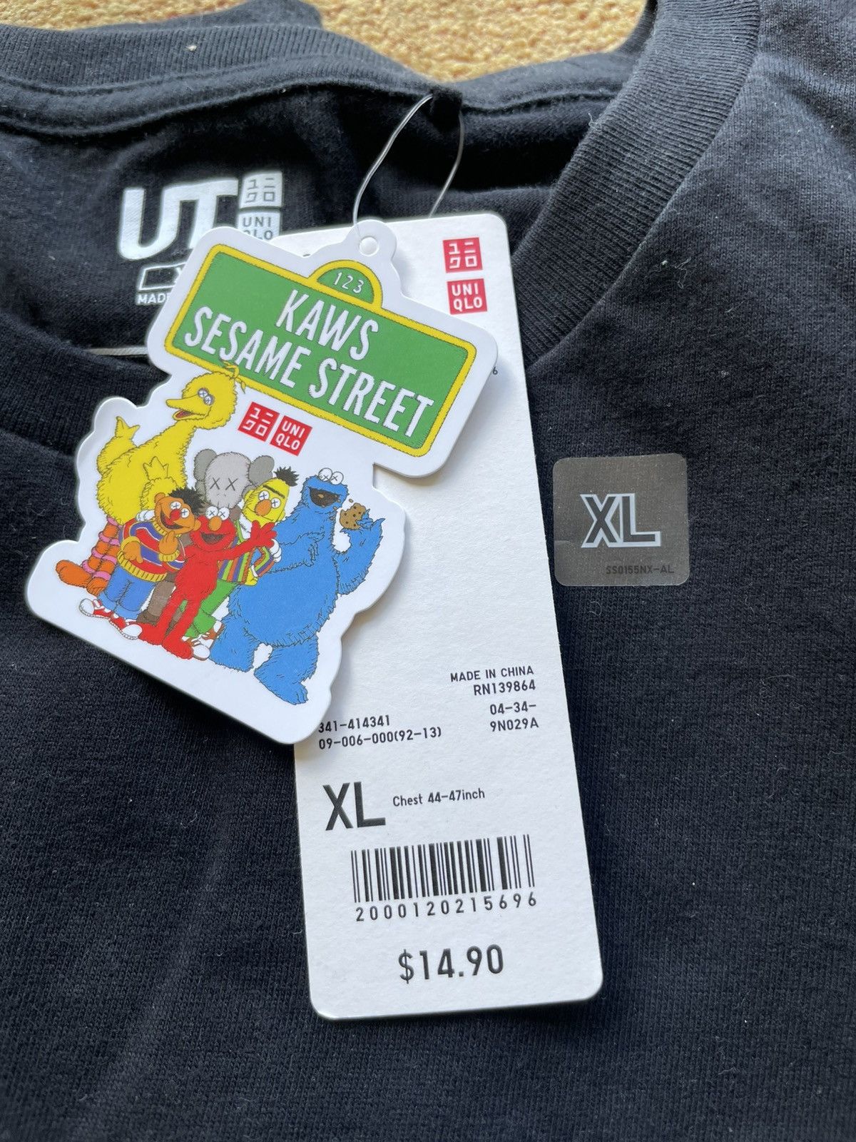 Kaws × Uniqlo Sesame Street Group #2 Tee Black XL Size US XL / EU 56 / 4 - 4 Thumbnail