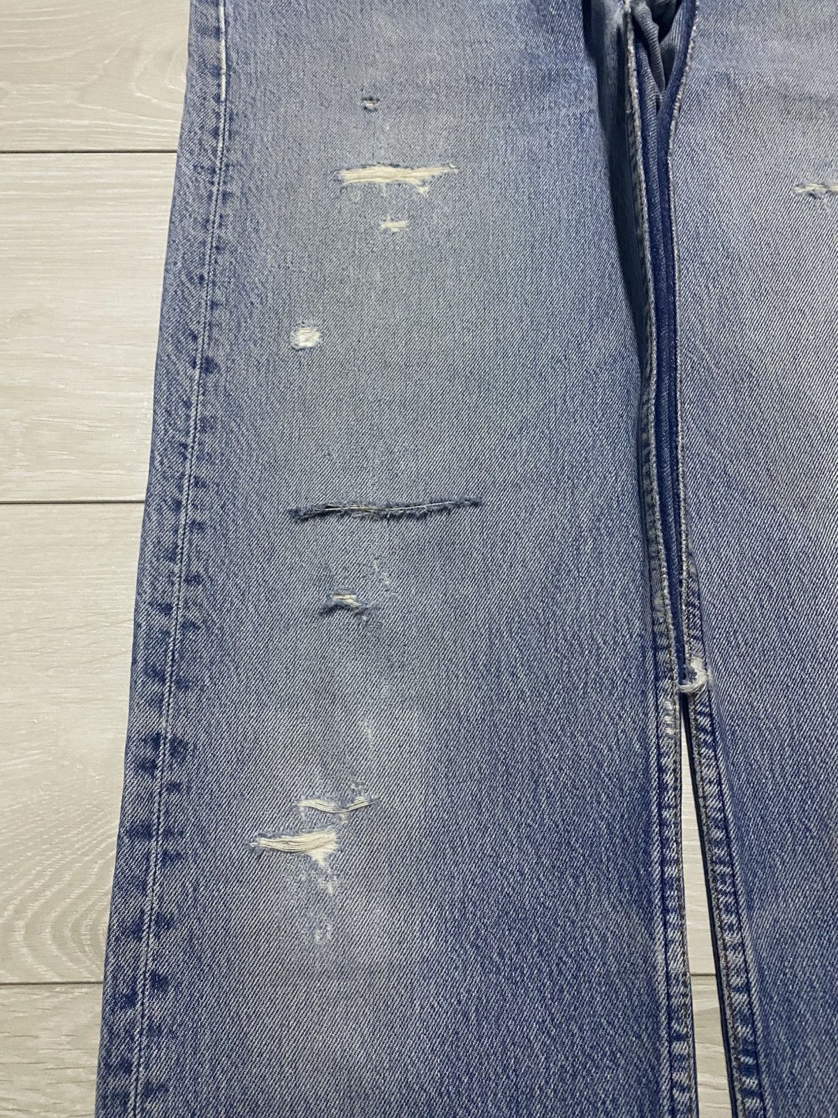 Levi's Vintage Levis 501 90s Distressed ButtonFly Jeans Size US 32 / EU 48 - 7 Thumbnail