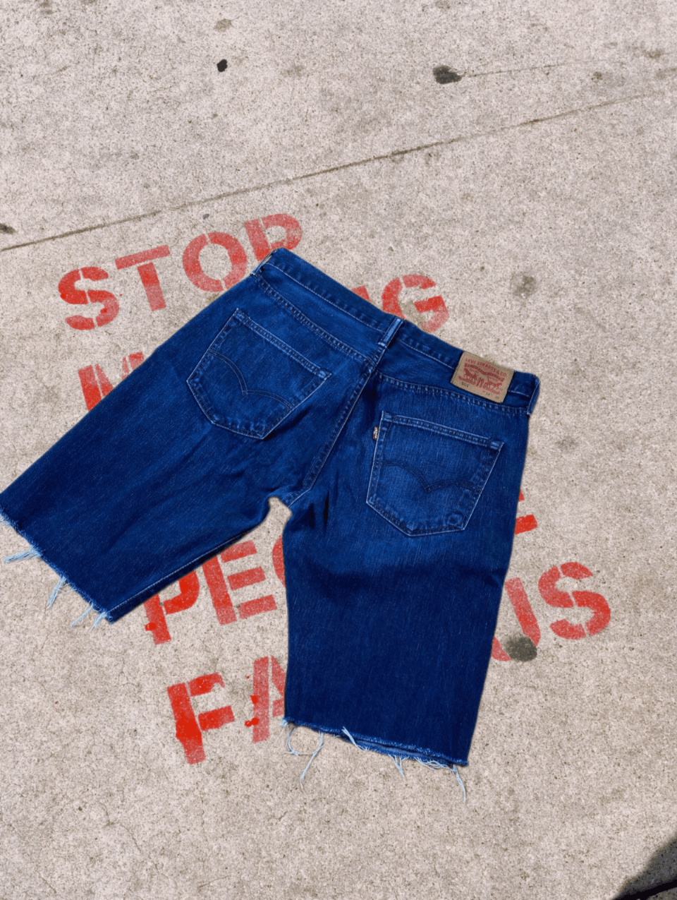 Levi's × Vintage Levi’s 501 Vintage 90s Custom Cut Distressed Denim Shorts Size US 34 / EU 50 - 1 Thumbnail
