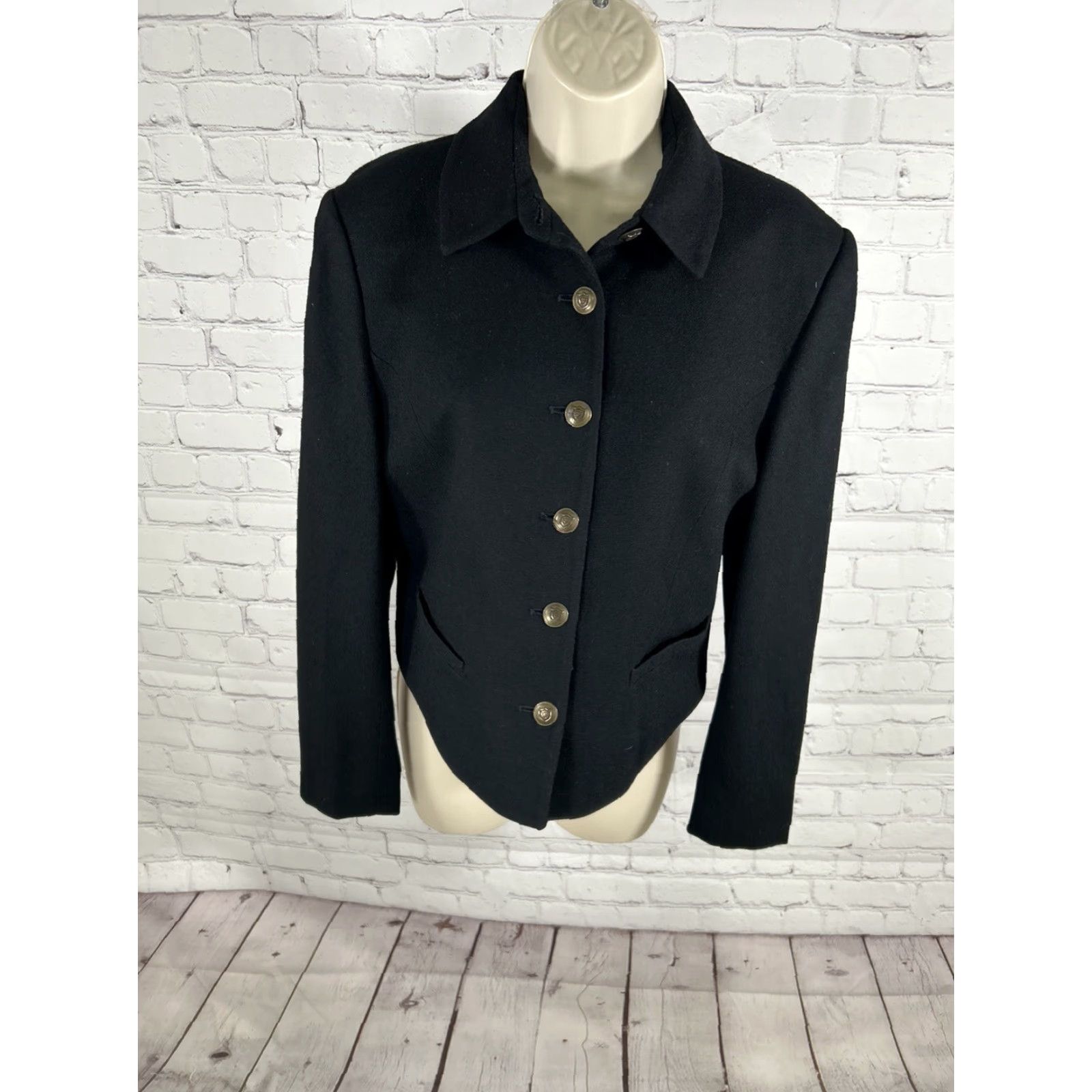 Jones New York VINTAGE Jones New York Blazer Women’s 6 Black 100% Wool Cropped Double-Breasted Six-Button Front Button Single-Button Sleeve Wool Jacket Size M / US 6-8 / IT 42-44 - 2 Thumbnail