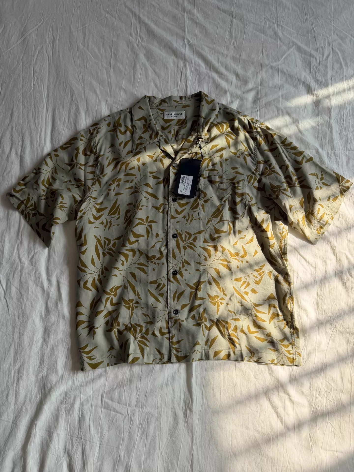 Saint Laurent Paris Saint Laurent island resort style short-sleeve shirt K33 Size US L / EU 52-54 / 3 - 2 Thumbnail