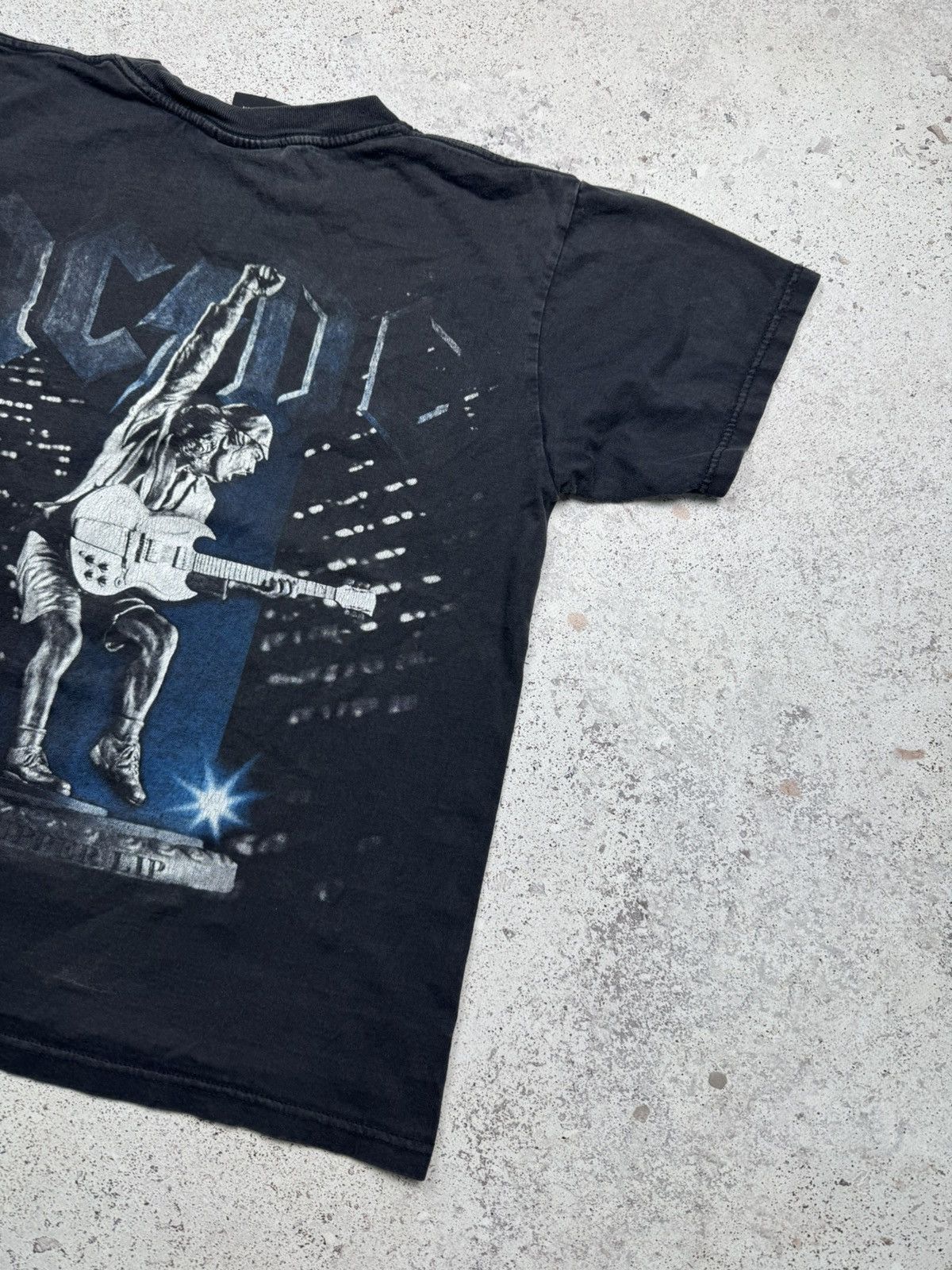 AC/DC × Band Tees × Vintage Vintage AC/DC 2000's Stiff Upper Lip Tour Band Tee Size US M / EU 48-50 / 2 - 8 Thumbnail