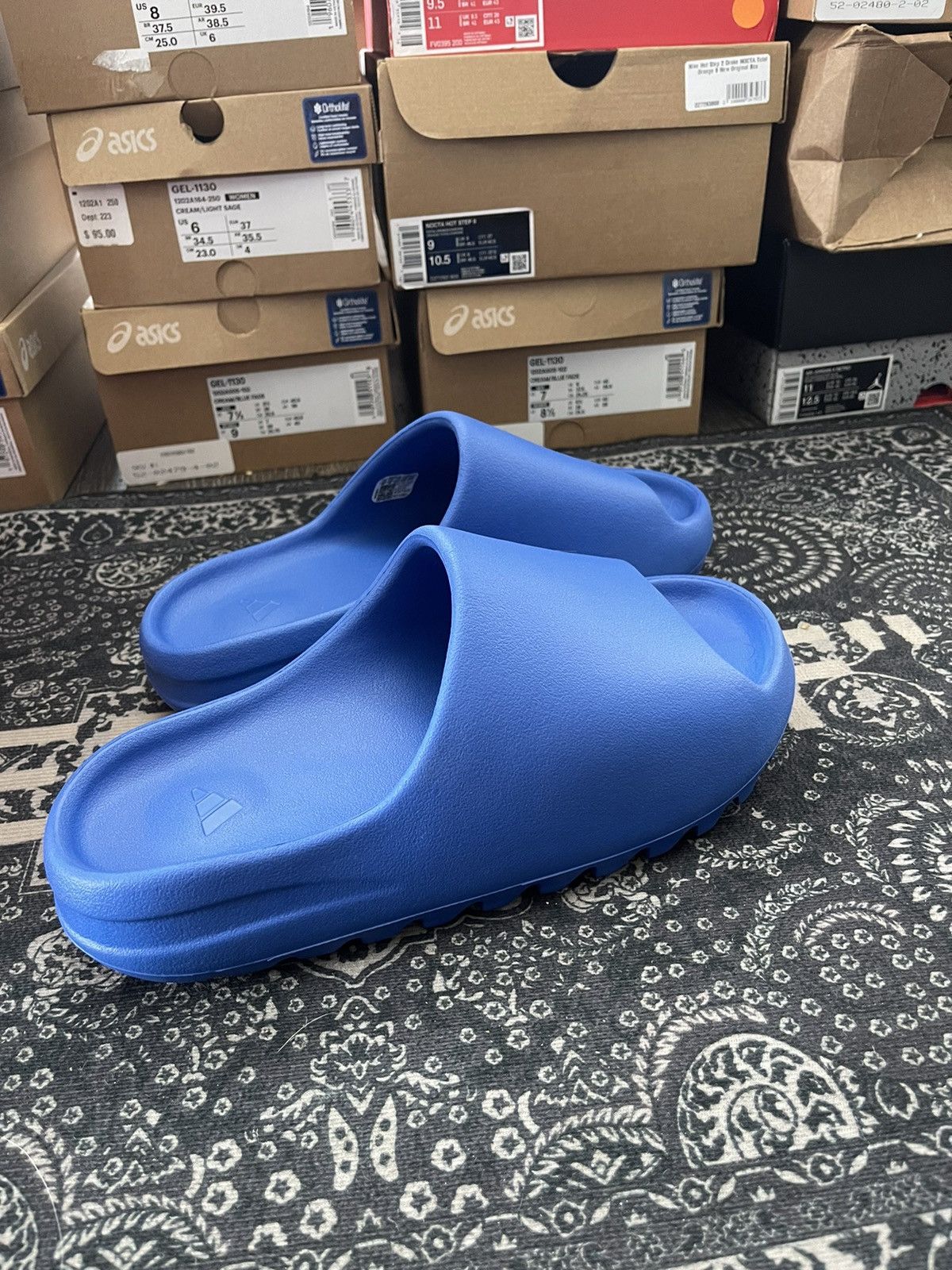 Adidas Yeezy Slide ‘Azure’ Size US 10 / EU 43 - 2 Thumbnail