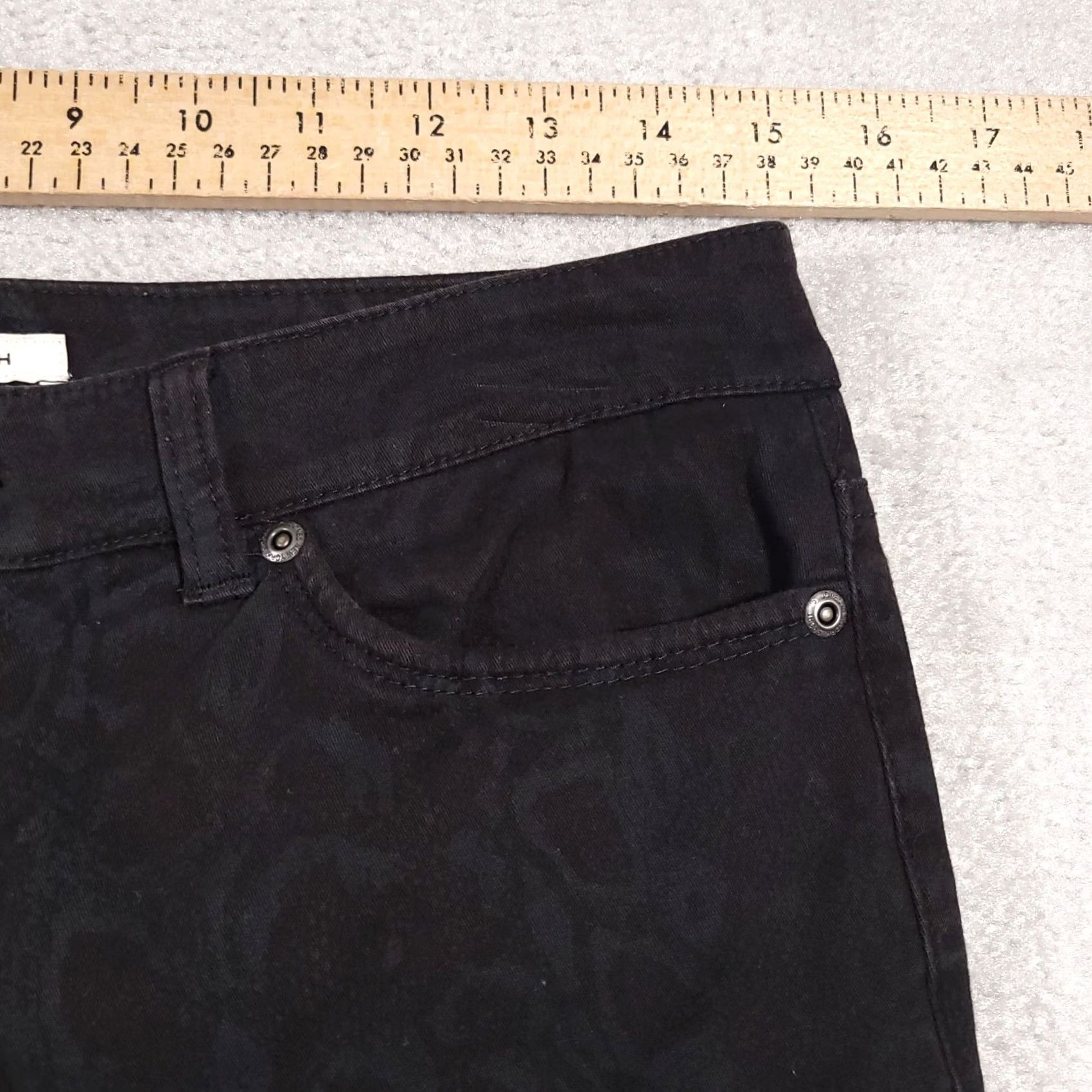Jones New York Jones New York Sport Ankle Pants Women’s 4P Petite Black Snake Print Pockets Size 27" / US 4 / IT 40 - 6 Thumbnail