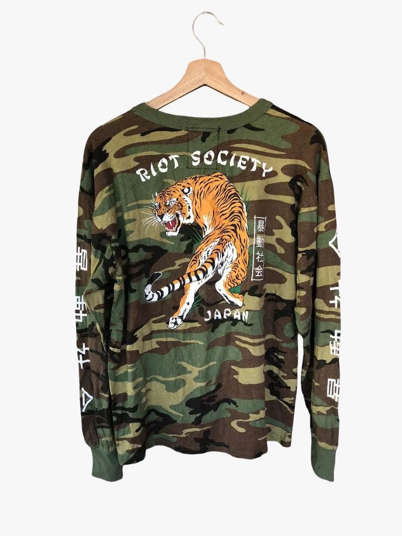 Riot Society Vintage 90's Riot Society Tiger Japan Camouflage Shirtt Tee Size US L / EU 52-54 / 3 - 1 Thumbnail