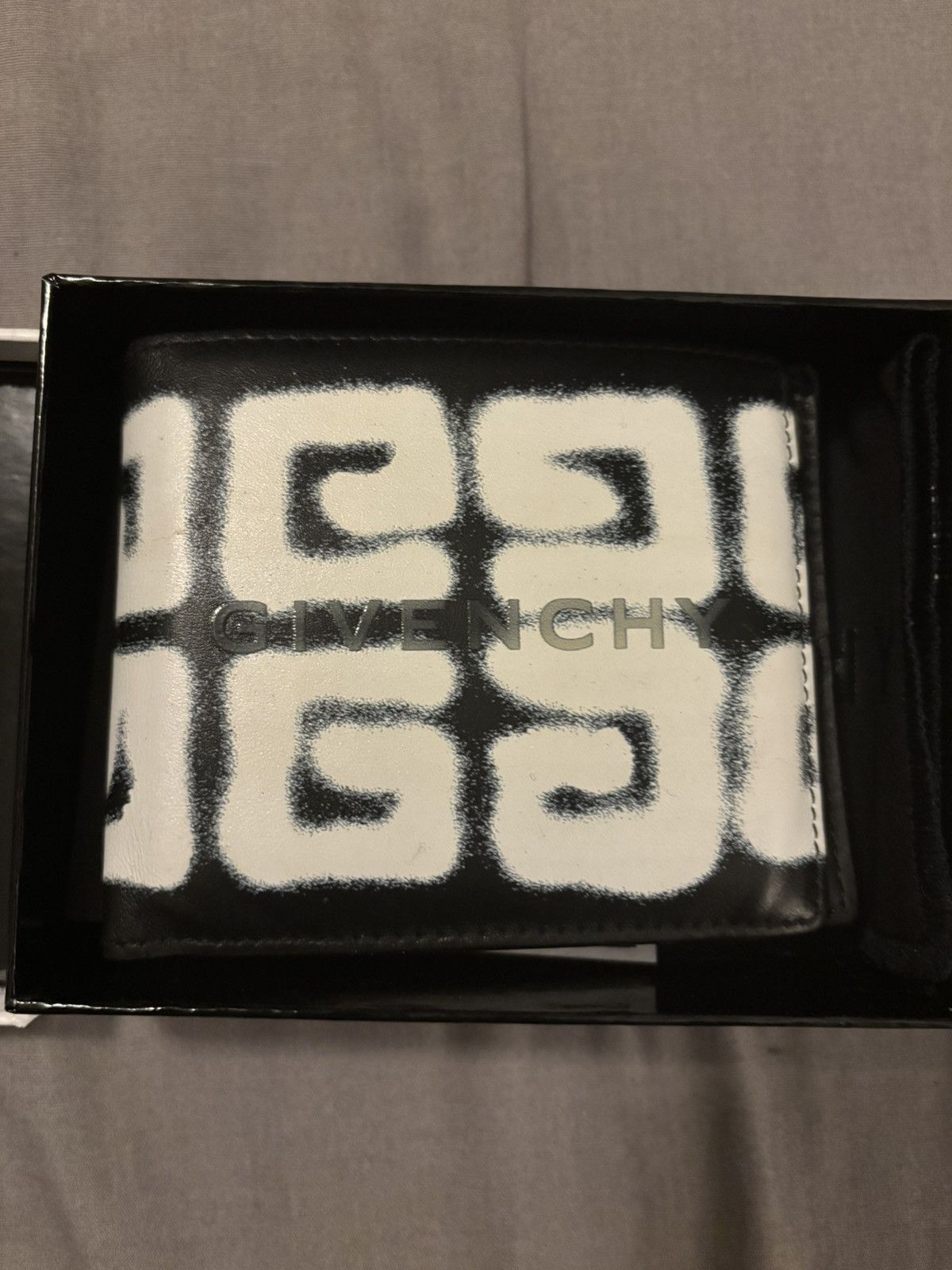 GIVENCHY Mini Wallet by Riccardo Tisci（Givenchy Wallets