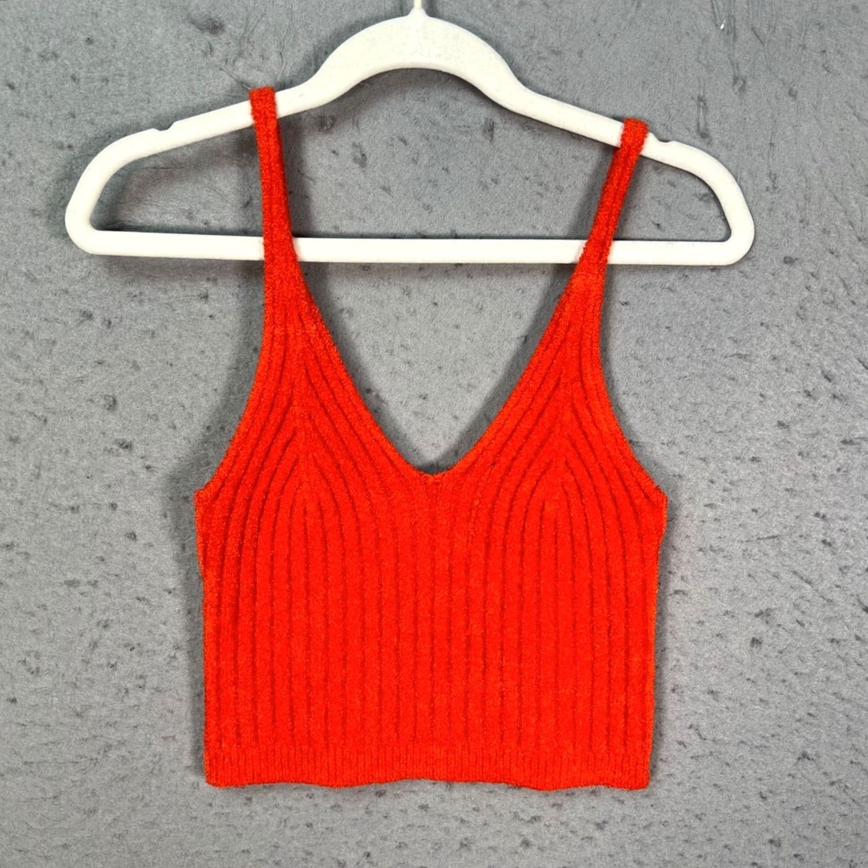 Vintage Silence + Noise Tank Cropped Womens Size Medium Red Knit Nylon Viscose Sleeveless V-Neck Cropped Tank Top Shirt Size M / US 6-8 / IT 42-44 - 2 Thumbnail