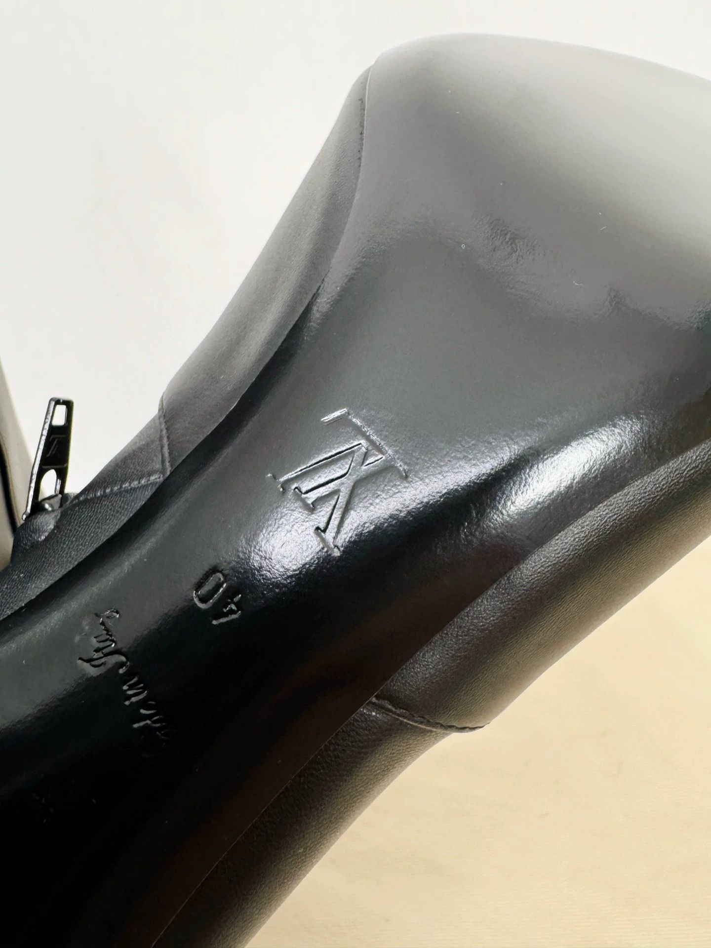 Louis Vuitton Brand new Louis Vuitton boots, authentic Size US 7 / EU 40 - 6 Thumbnail