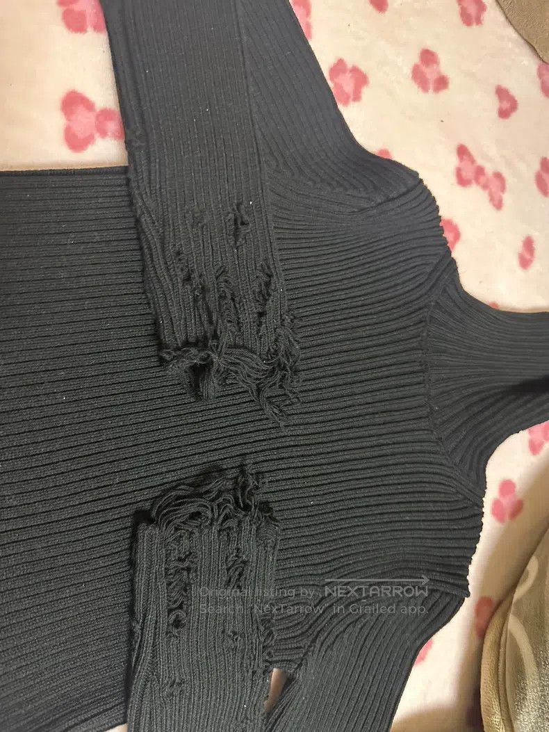 Balenciaga Balenciaga Ripped High-Neck Sweater Size US XS / EU 42 / 0 - 5 Thumbnail