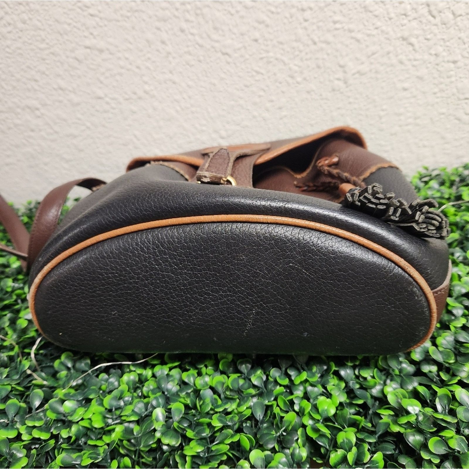 Dooney & Bourke Dooney & Bourke Teton Drawstring saddle Pebbled crossbody. Size ONE SIZE - 6 Thumbnail