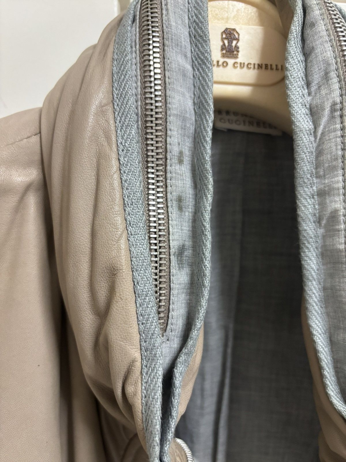 Brunello Cucinelli Brunello Cucinelli Elephant Beige Leather Bomber Jacket Size XL / US 12-14 / IT 48-50 - 22 Thumbnail