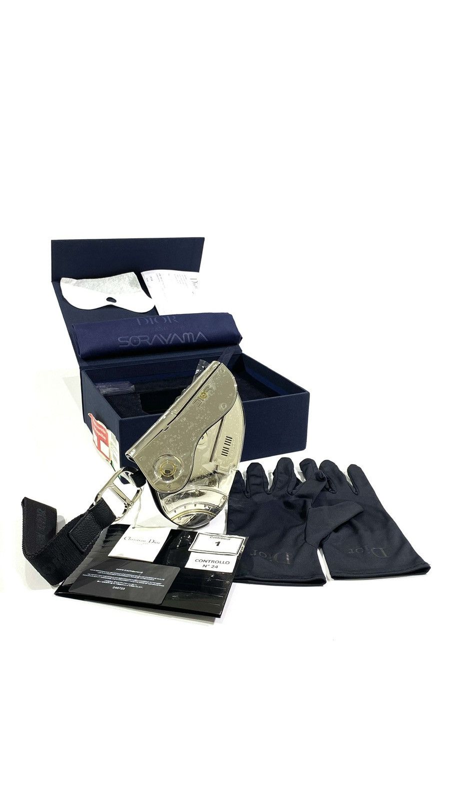 Club Sorayama × Dior Christian Dior X Hajime Sorayama Saddle Metal Pouch Limited Size ONE SIZE - 1 Thumbnail