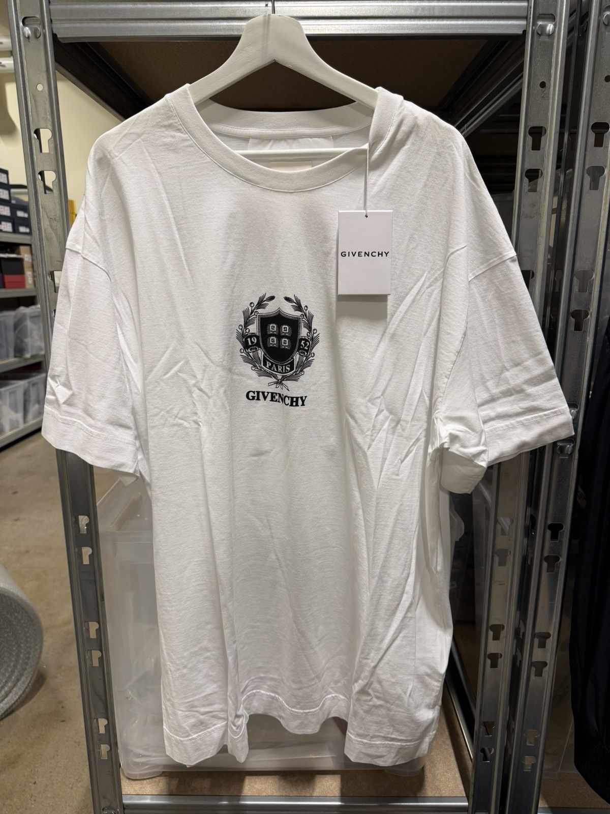 Givenchy Givenchy Crest Logo T-Shirt NEW 600$ Size US XXL / EU 58 / 5 - 1 Thumbnail