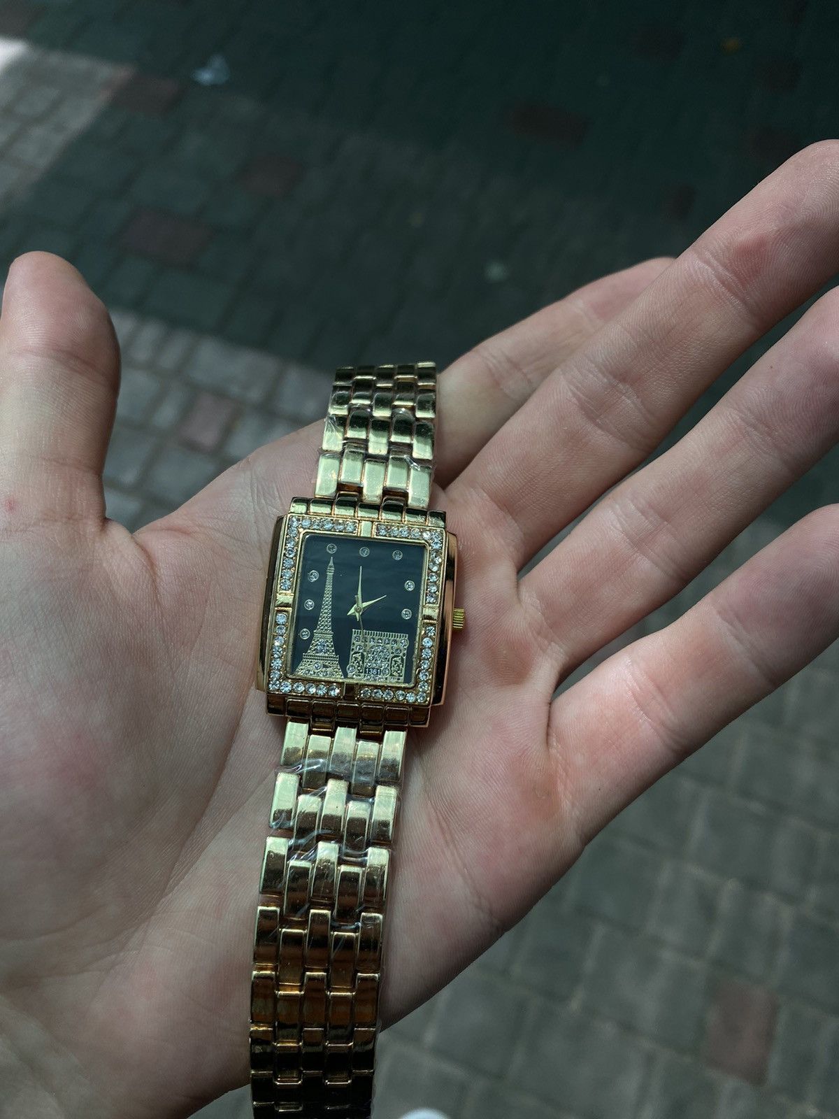 Japanese Brand Luxury Men’s Eiffel Tower Watch - Diamond Bezel Style Size ONE SIZE - 9 Thumbnail