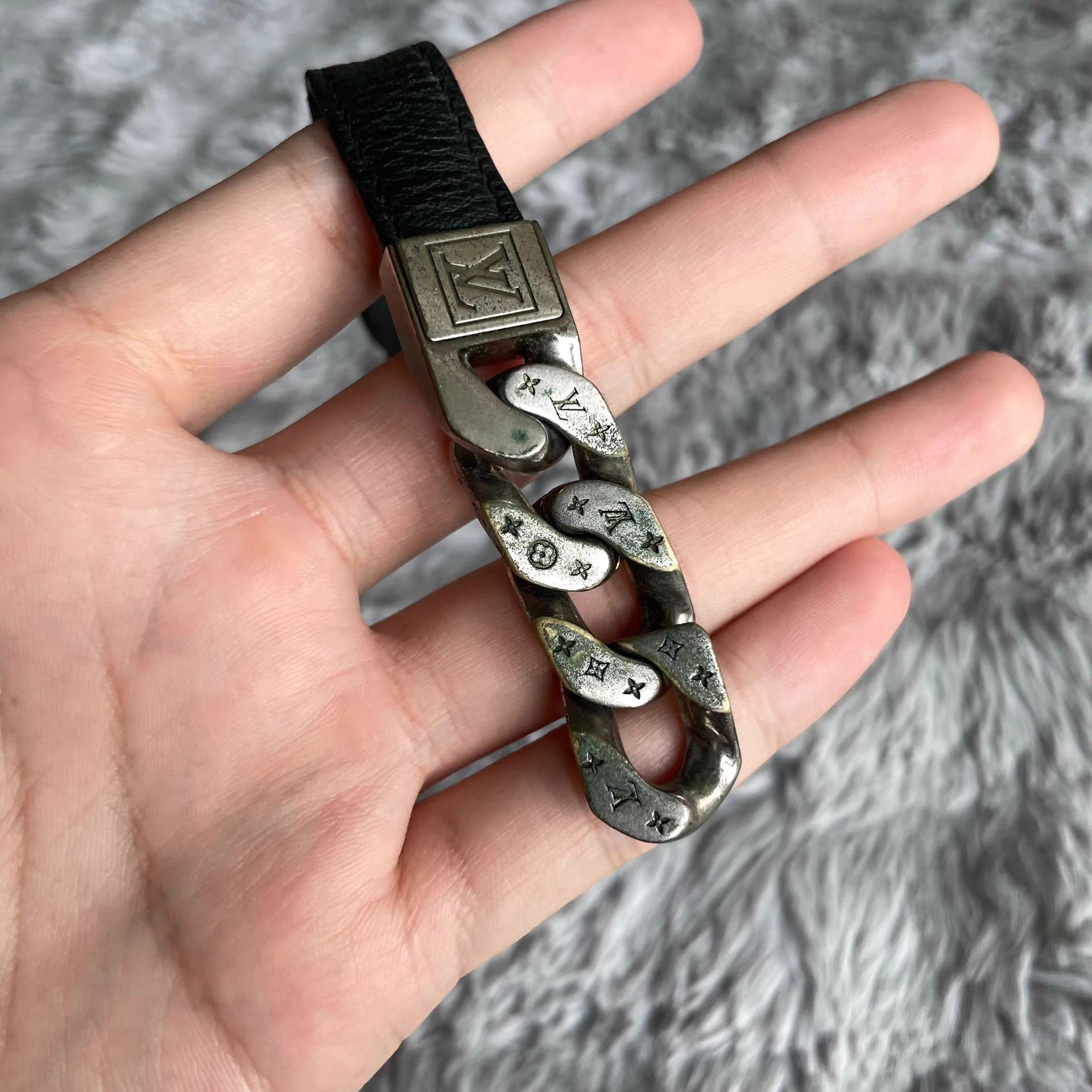 Louis Vuitton Louis Vuitton LV Monogram Bracelet 19cm Size ONE SIZE - 6 Thumbnail