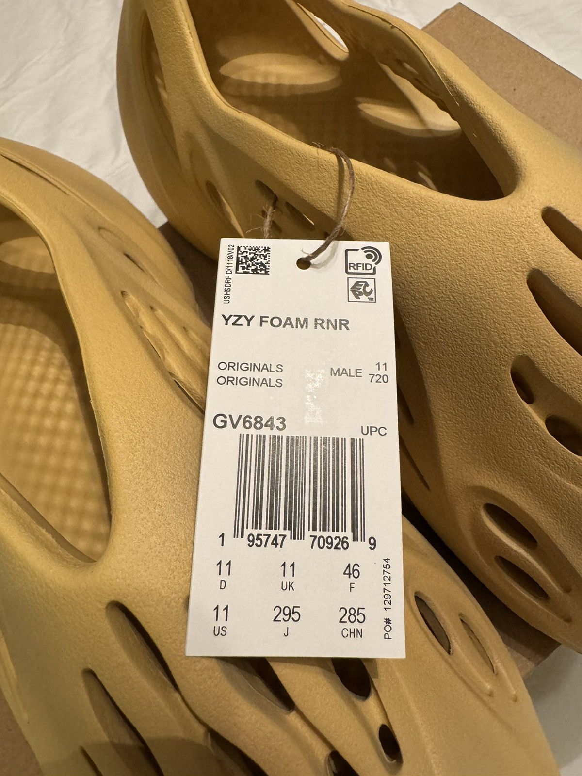 Yeezy Adidas Yeezy Foam RNR Desert Taupe Size US 11 / EU 44 - 9 Thumbnail