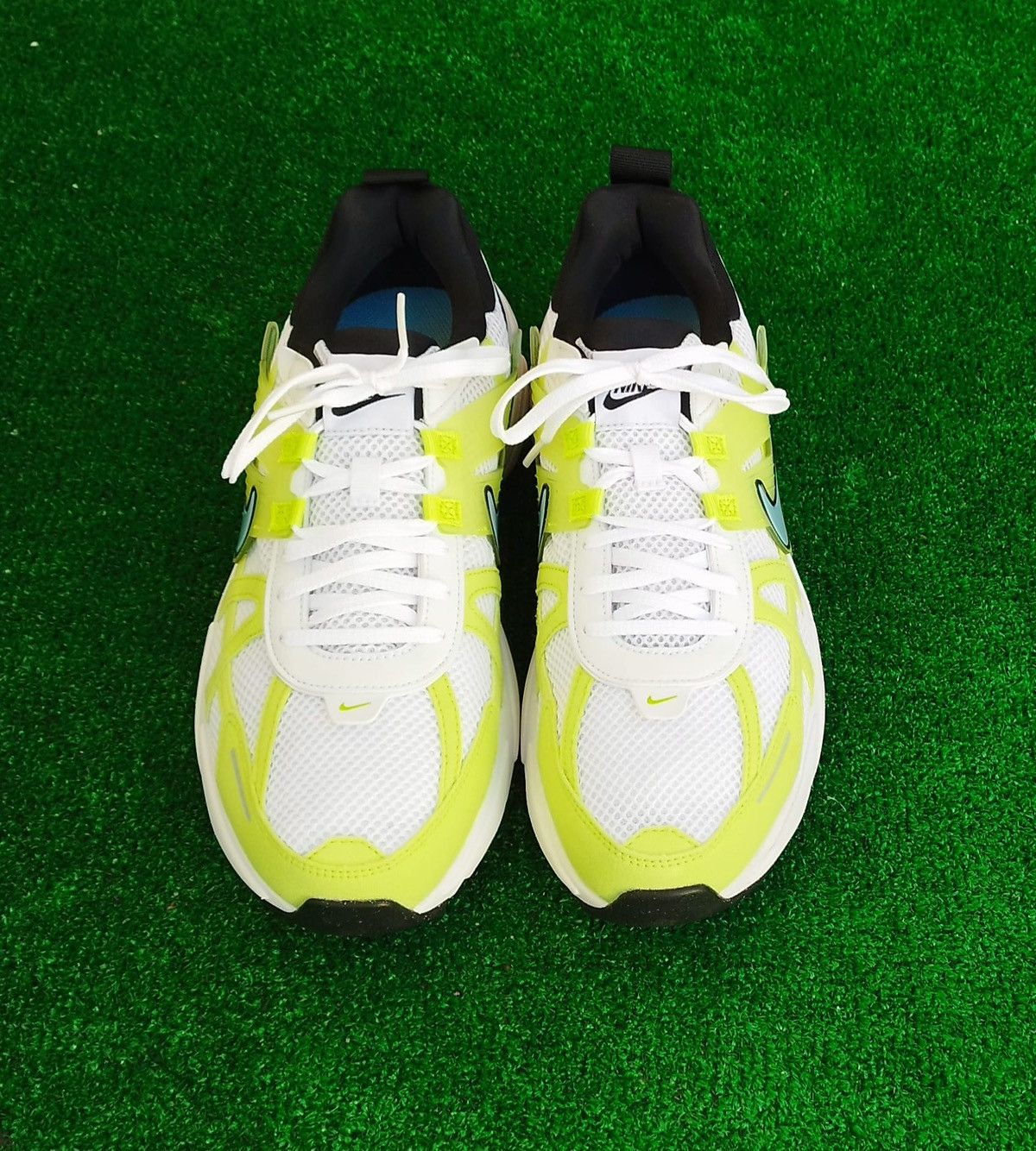 Nike Sneakers Nike V2K Run Unisex Size US 10.5 / EU 43-44 - 2 Thumbnail