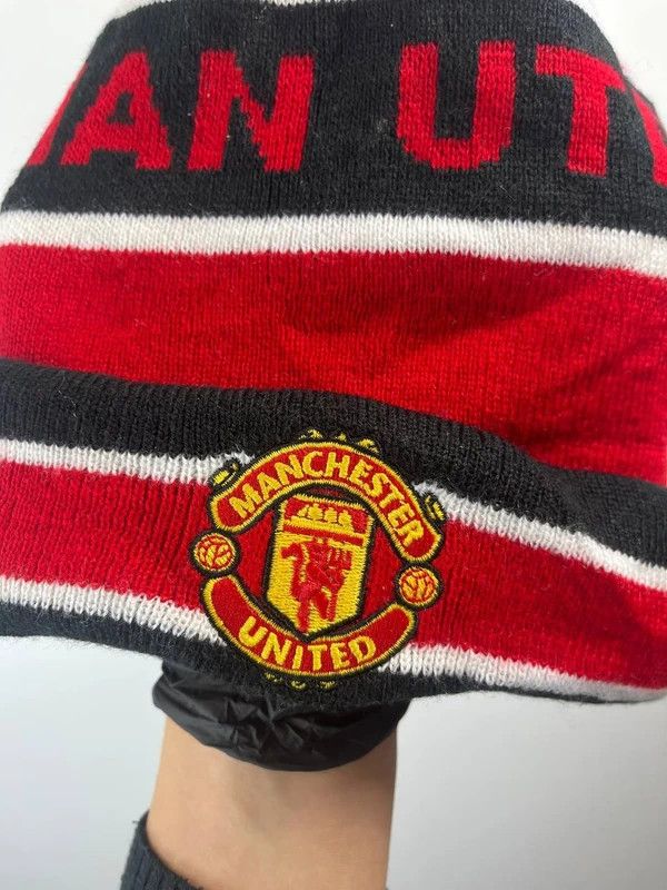 New Era Manchester United New Era Red Black White Pom Beanie Hat Size ONE SIZE - 3 Thumbnail