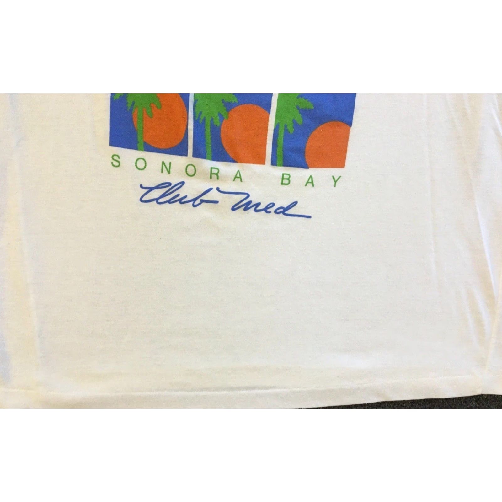 Vintage VINTAGE 90s Club Med ShIrt L White Bar Surf Beach Grunge Pop Art Sun Mexico Gotcha St Thomas California USA 80s 70s 90s Mens T-Shirt Sleeveless Size US L / EU 52-54 / 3 - 4 Thumbnail