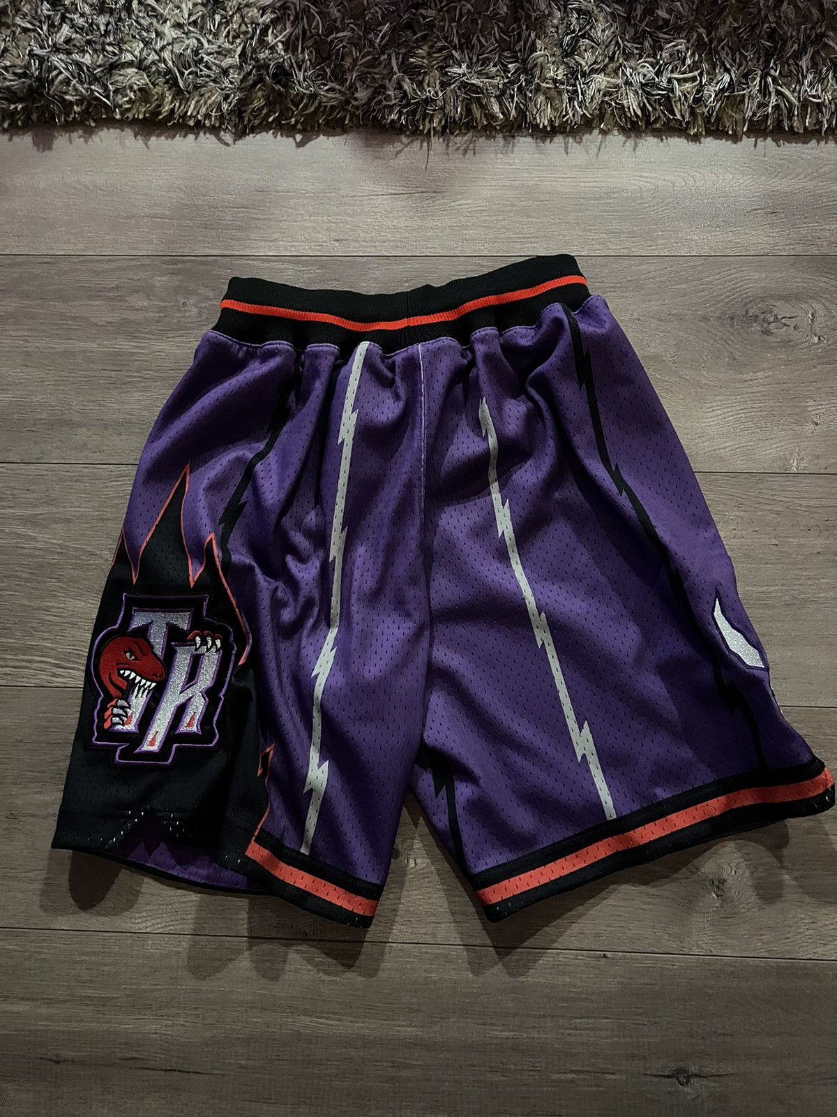 Mitchell & Ness Mitchell Ness Toronto Raptors Authentic Shorts 98 99 Size US 30 / EU 46 - 1 Thumbnail