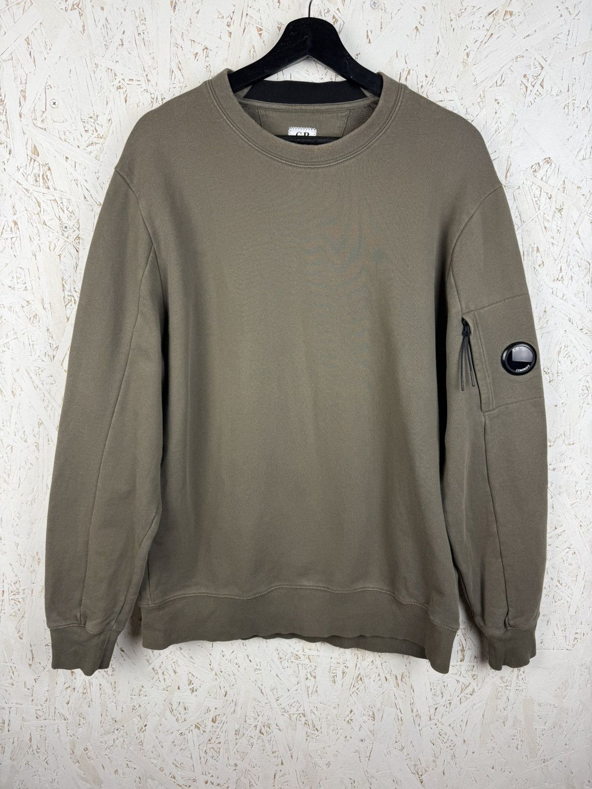 C.P. Company C.P. Company 19FW Arm Lens Sweatshirt In Khaki Size XL Size US XL / EU 56 / 4 - 1 Thumbnail