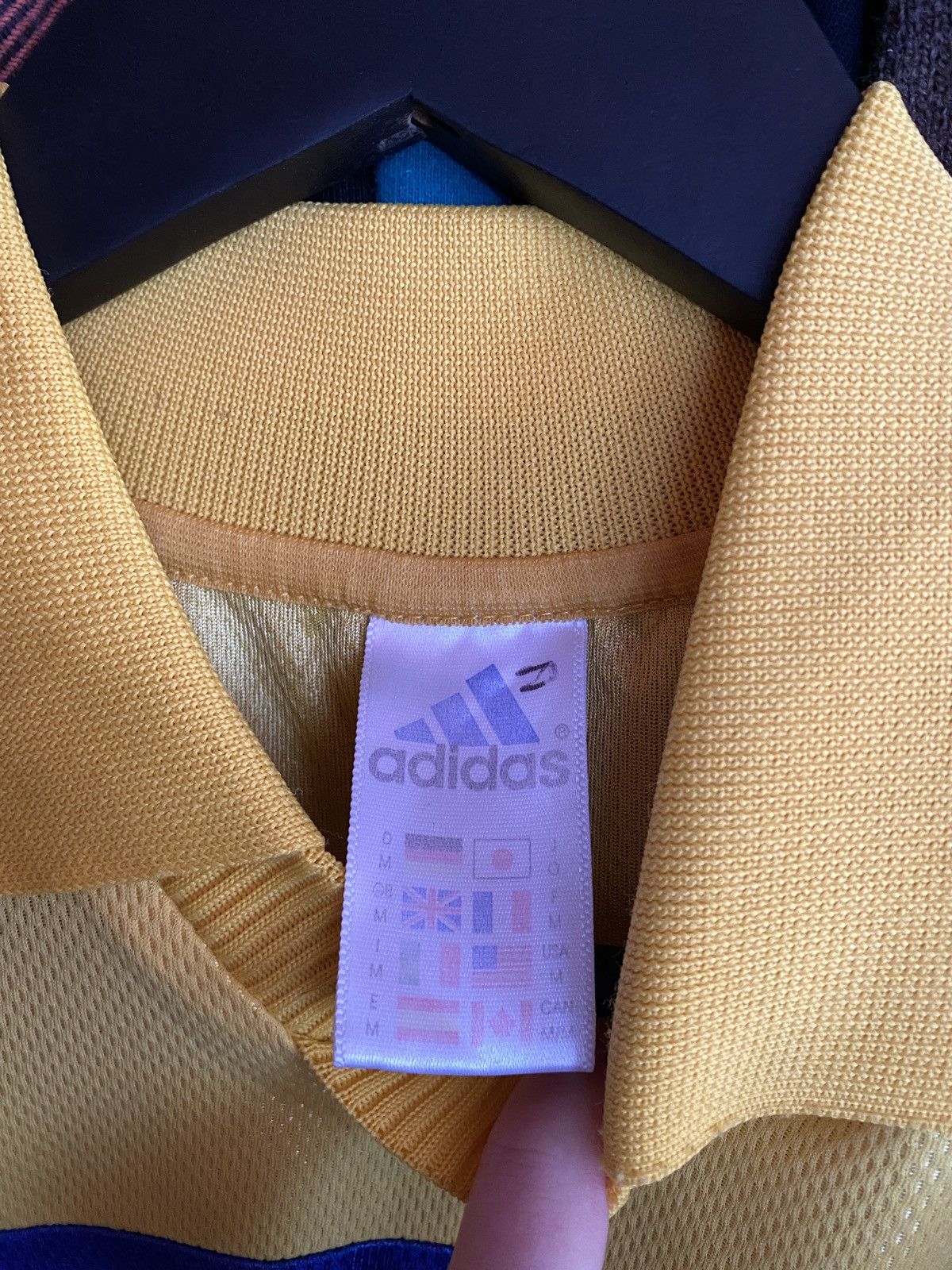 Adidas VINTAGE ADIDAS CENTRE LOGO JERSEY 90s Size US M / EU 48-50 / 2 - 5 Thumbnail