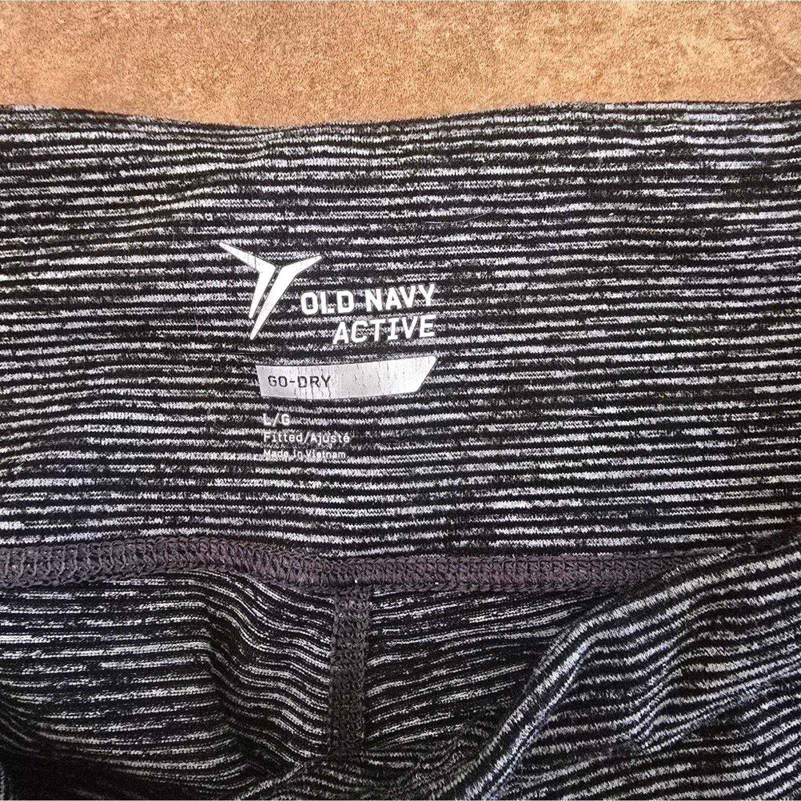 Old Navy Grey Striped | OLD NAVY | Fitted Athletic Capri Size 34" / US 12 / IT 48 - 3 Thumbnail