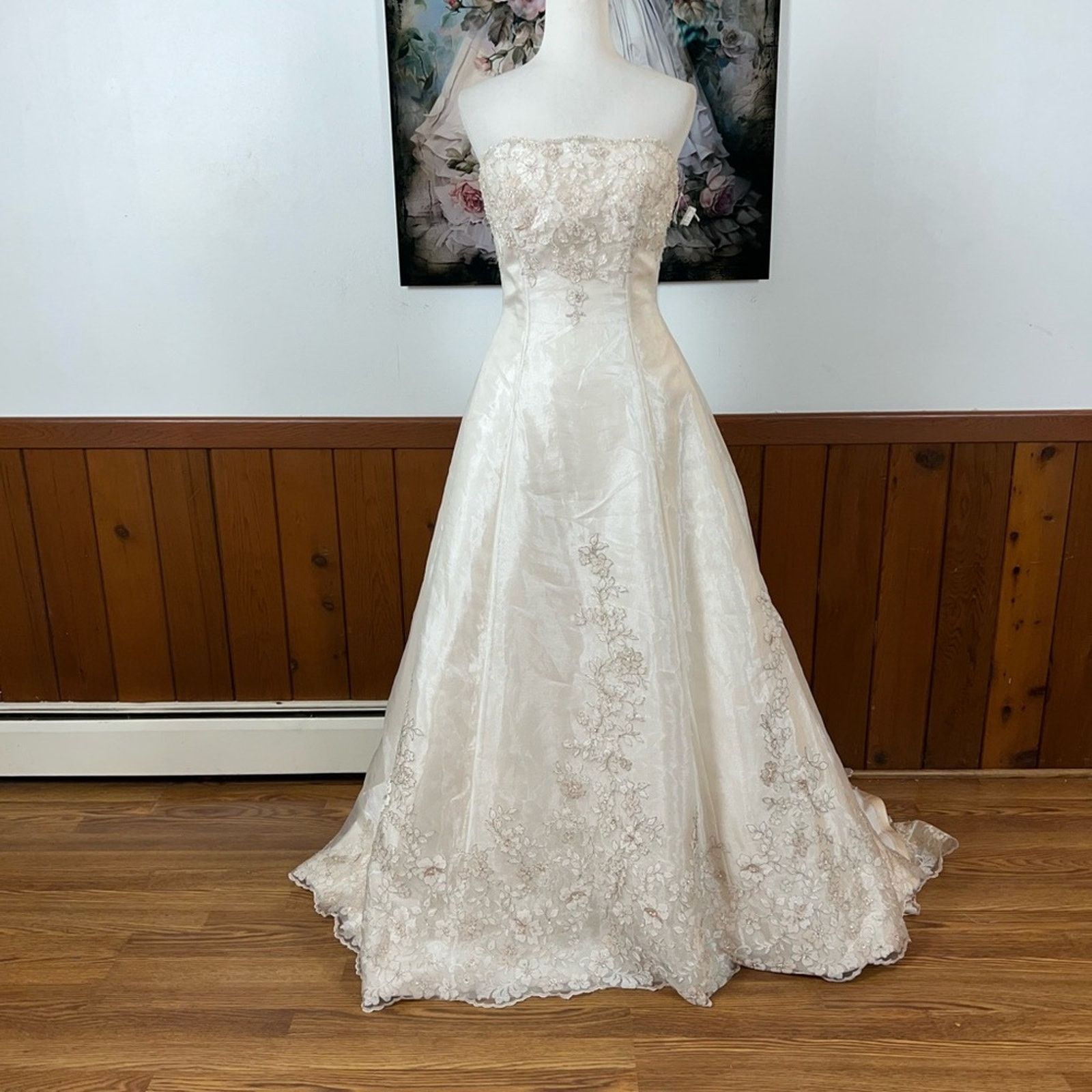 Other Elegant New Anjolique Embroidered Organza Wedding Gown! Size M / US 6-8 / IT 42-44 - 2 Thumbnail