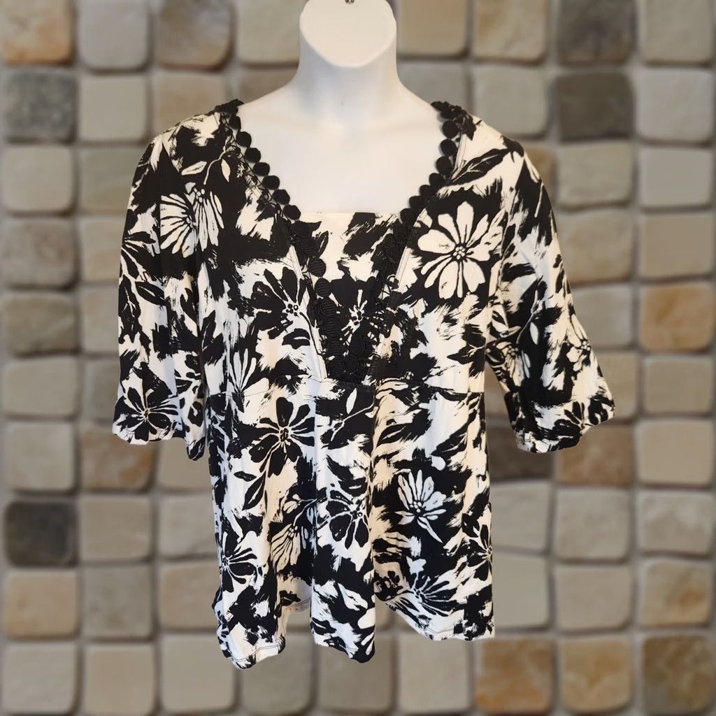 Vintage Only Necessities Floral Black White Empire Waist Top V-Neck 3/4 Sleeve Blouse 1X Womens Size XL / US 12-14 / IT 48-50 - 1 Thumbnail