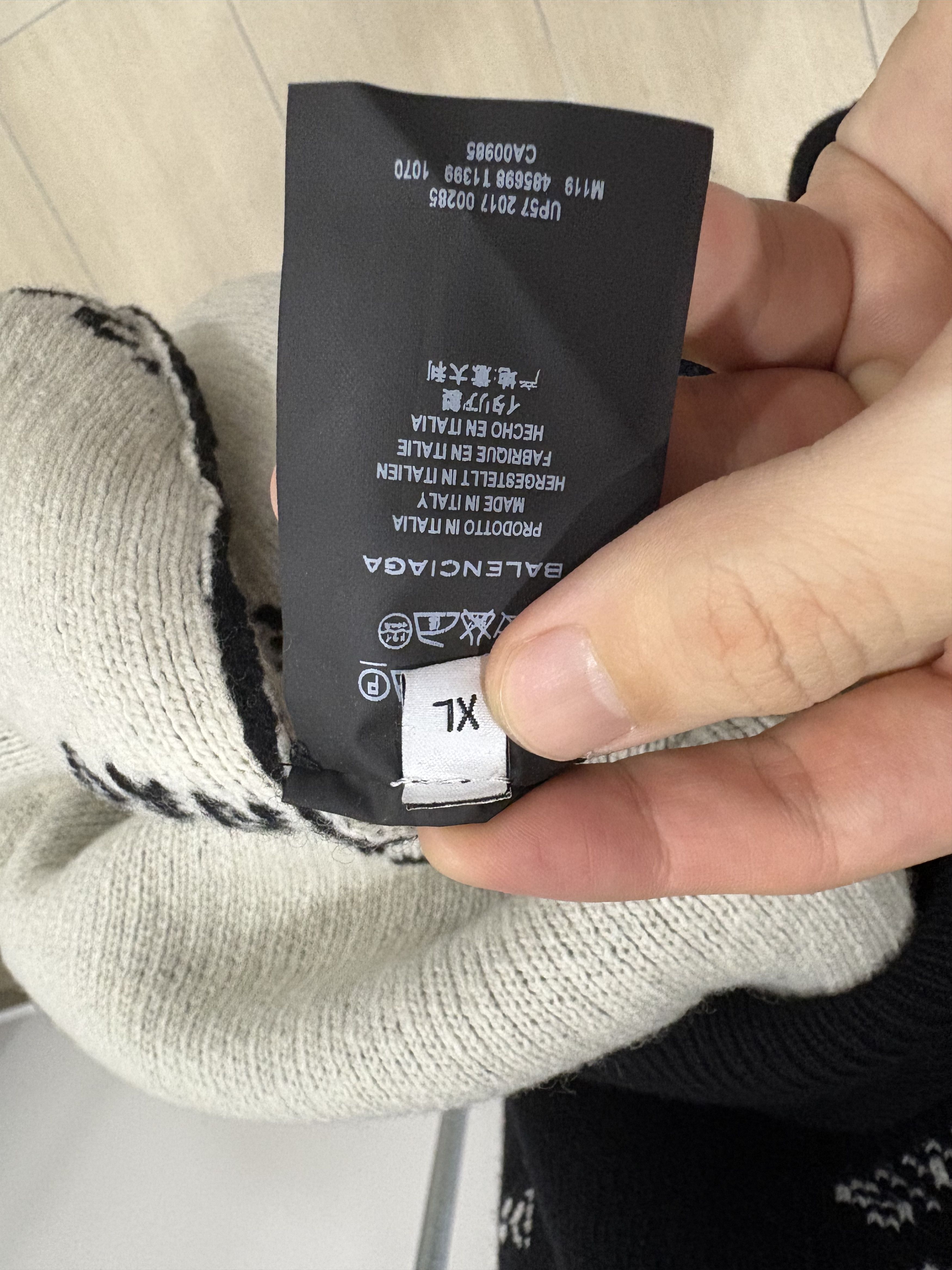 Balenciaga Balenciaga All-Over Logo Knit Sweater Size US XL / EU 56 / 4 - 4 Thumbnail