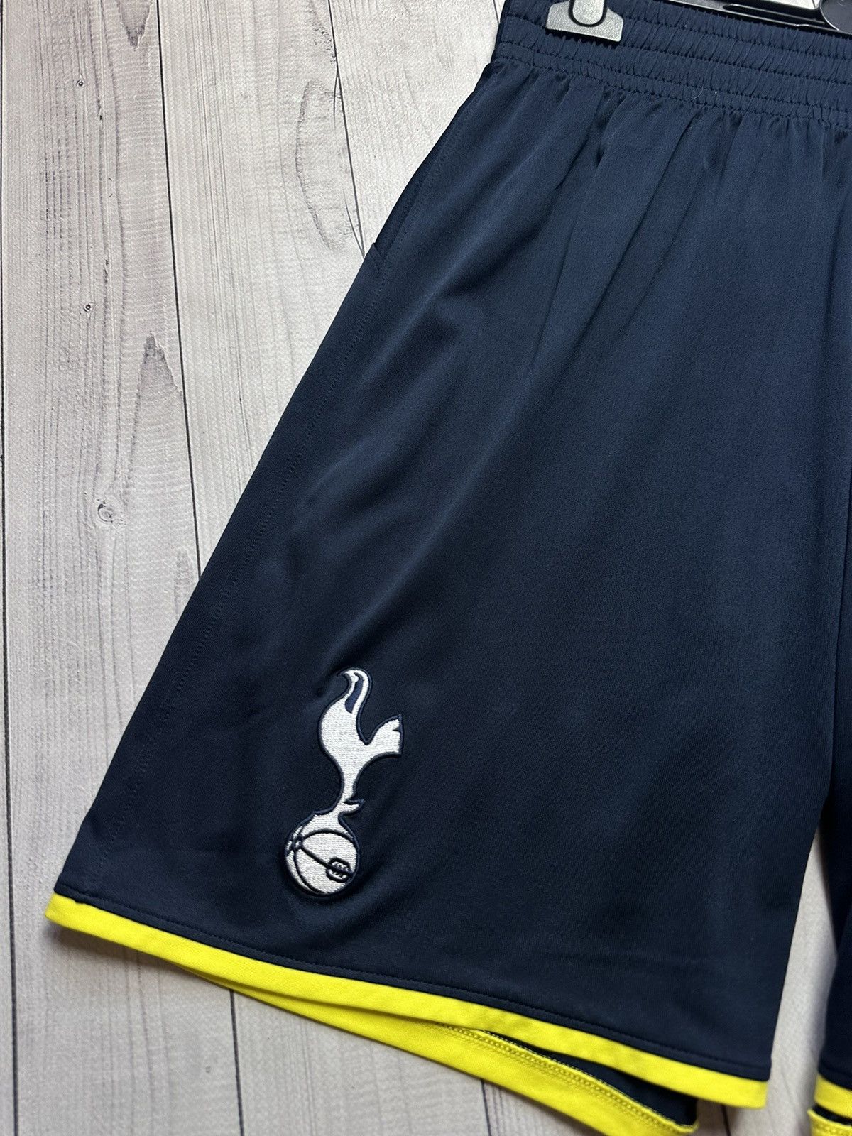Vintage Under armor Tottenham Spurs soccer shorts size M Size US 32 / EU 48 - 3 Thumbnail