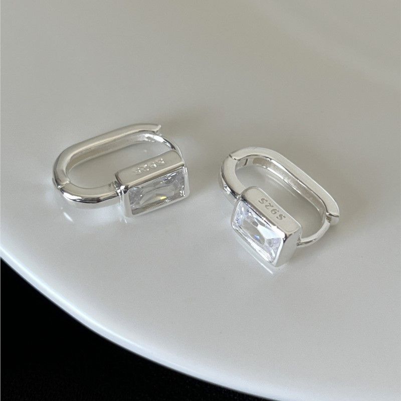 Vintage U-Shape Hoop Earring Size ONE SIZE - 1 Thumbnail