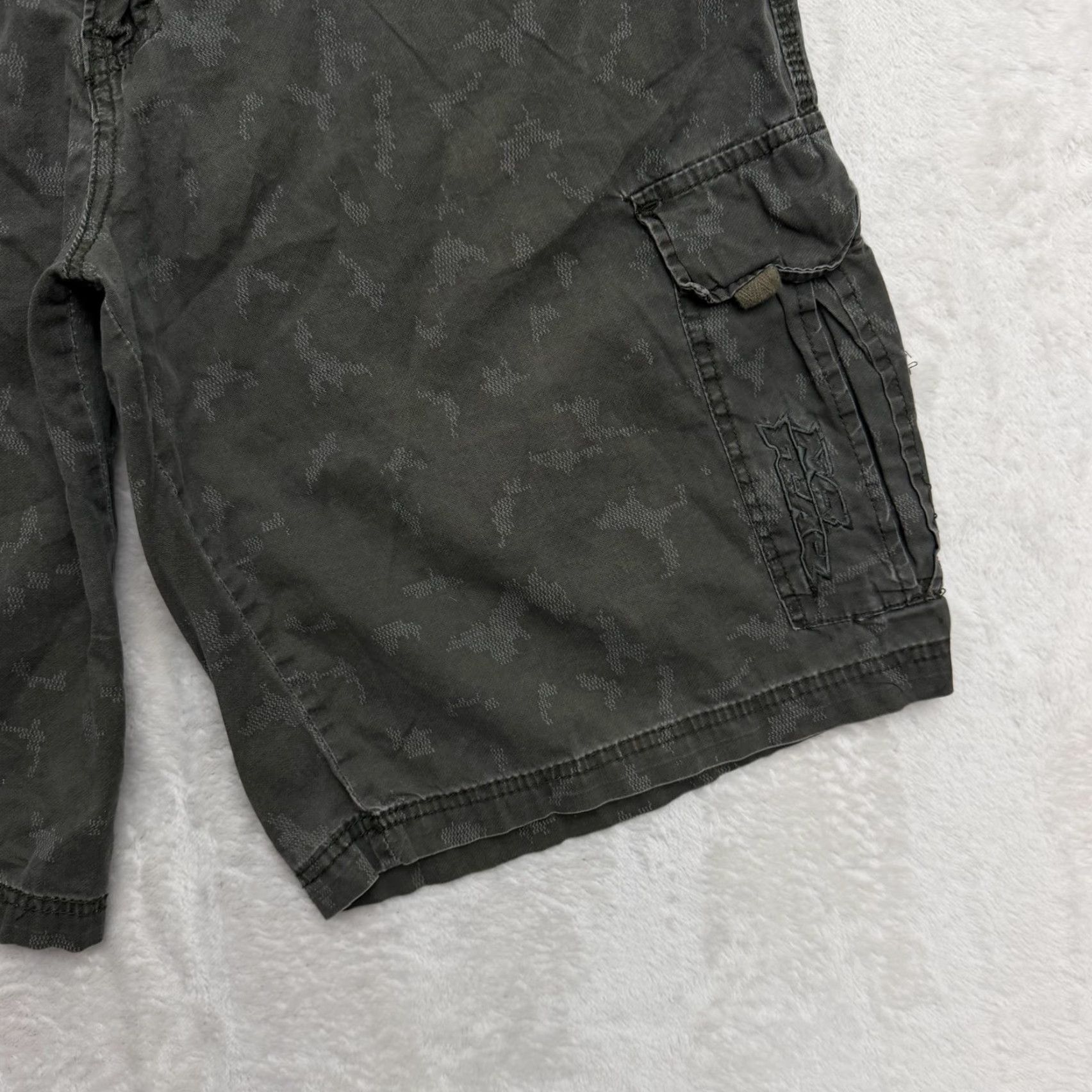 No Fear No Fear Royal Cargo Shorts Mens 38 Gray Camouflage Relaxed Fit Inseam 12 in Cargo Pocket Summer Colorful Shirt? Size US 38 / EU 54 - 3 Thumbnail