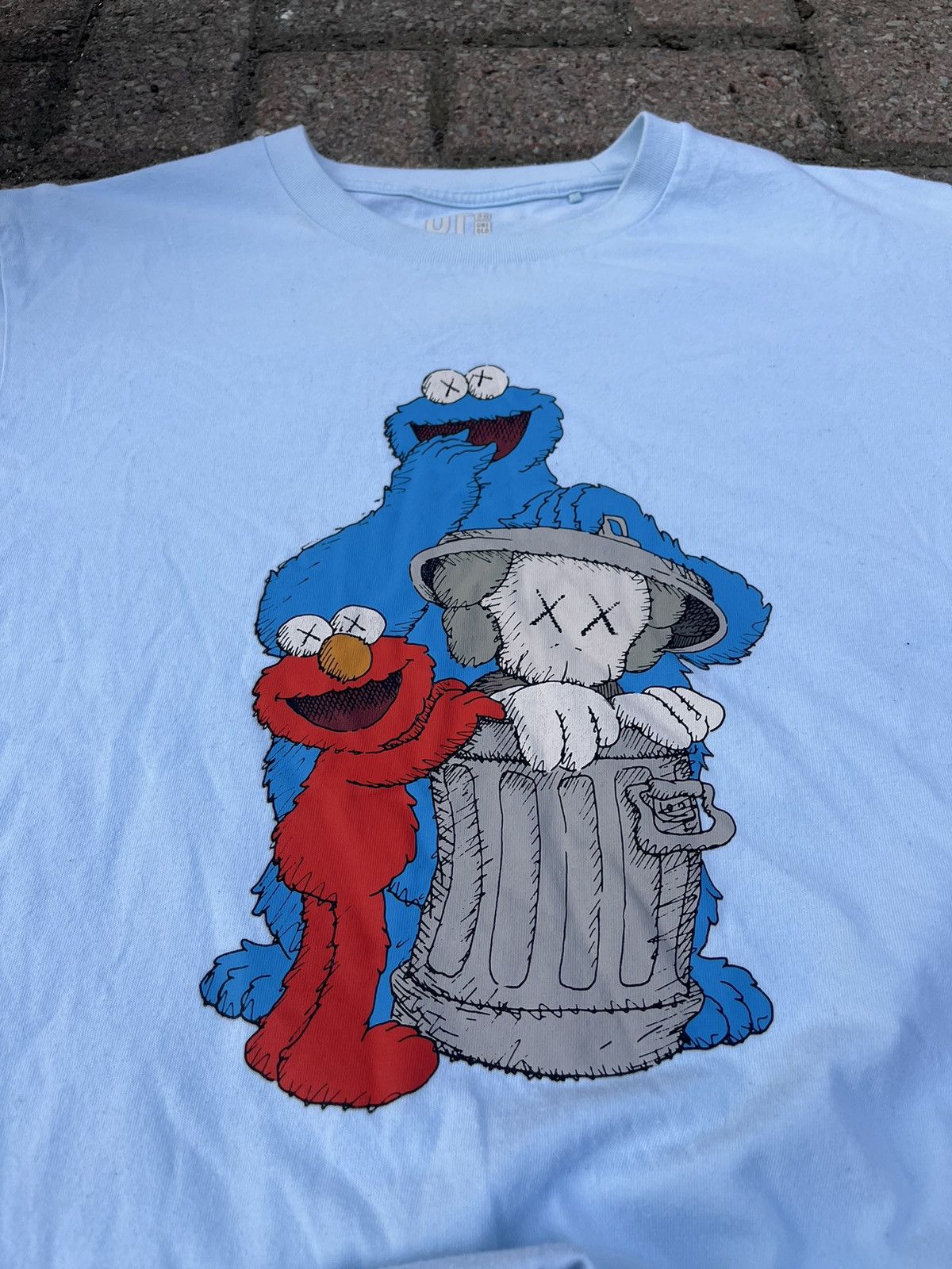 Kaws × Uniqlo Kaws Sesame Street Uniqlo designer t shirt Size US M / EU 48-50 / 2 - 3 Thumbnail