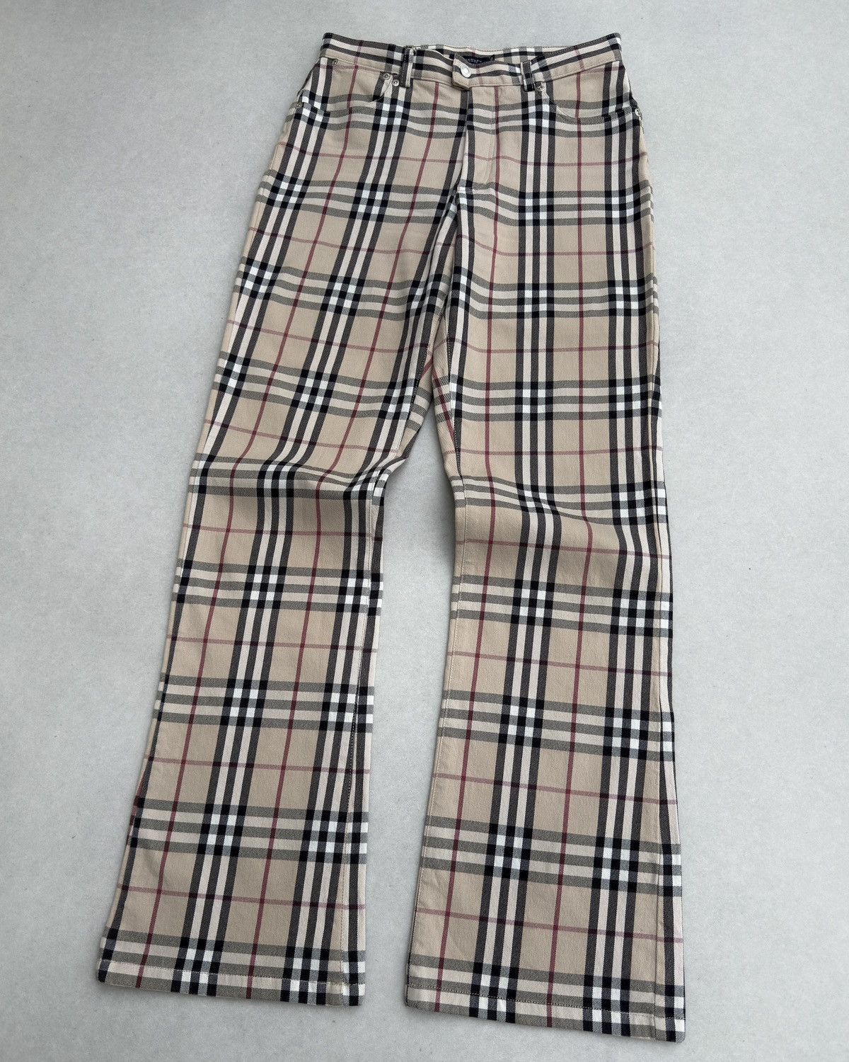 Burberry 2000’s Burberry Nova Check Logo Monogram Flared Jeans Size 28" / US 6 / IT 42 - 2 Thumbnail