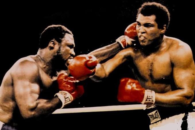 Supreme OG 2000 SUPREME "A thrilla in Manila" Ali-Frazier Tees Size US M / EU 48-50 / 2 - 10 Thumbnail