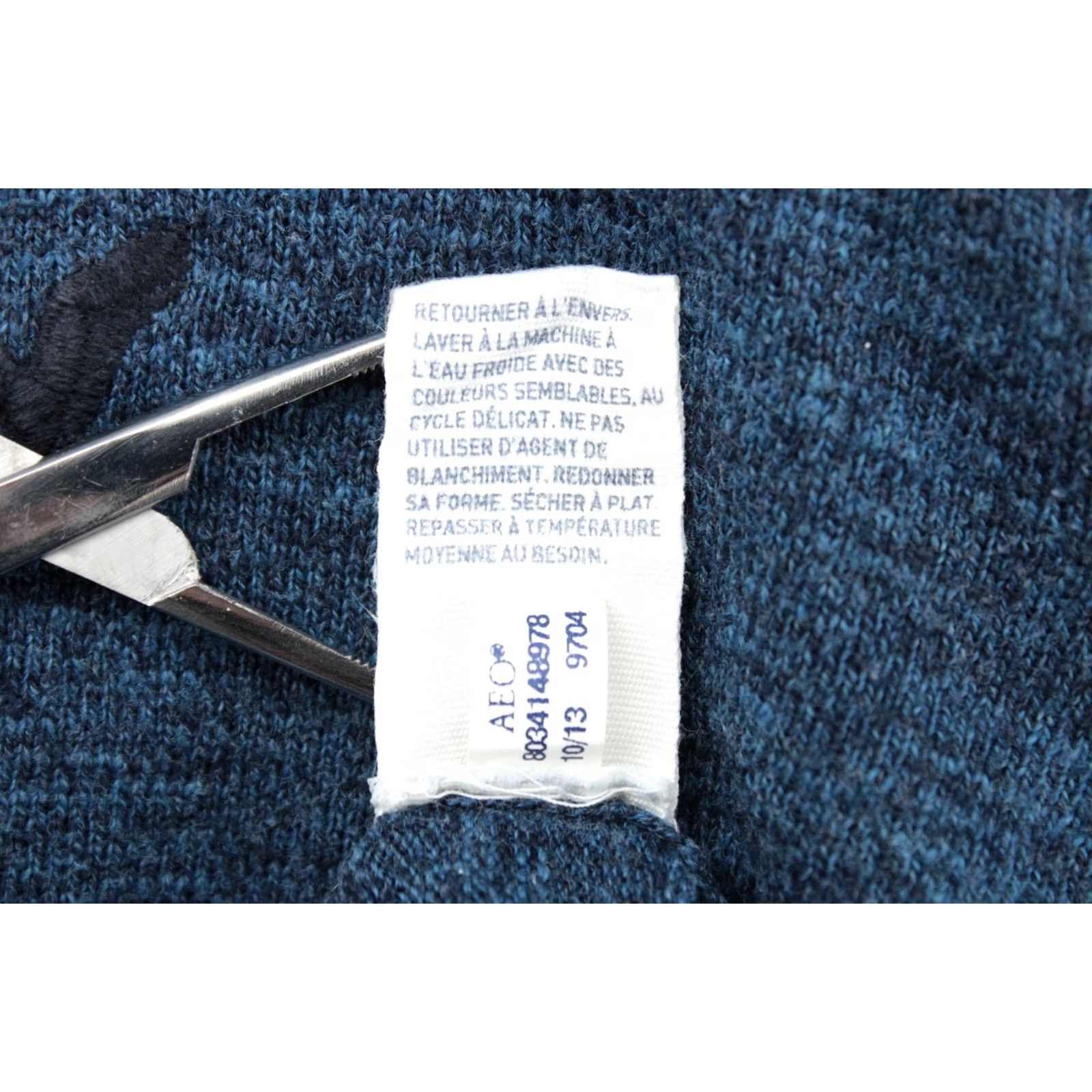 American Eagle Outfitters VINTAGE American Eagle Outfitters Sweater Mens Large Blue V-Neck Athletic Fit Pullover Modern Size US L / EU 52-54 / 3 - 6 Thumbnail