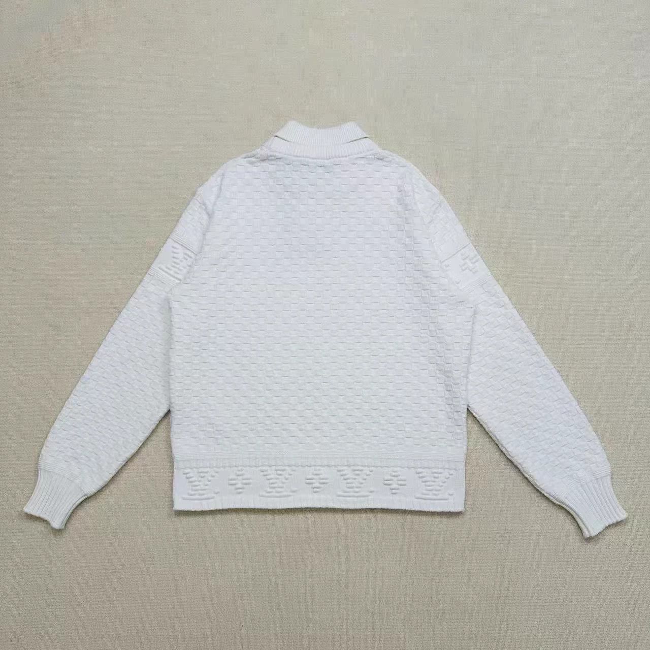 Louis Vuitton Louis Vuitton embossed logo collared knit sweater L Size US L / EU 52-54 / 3 - 2 Thumbnail