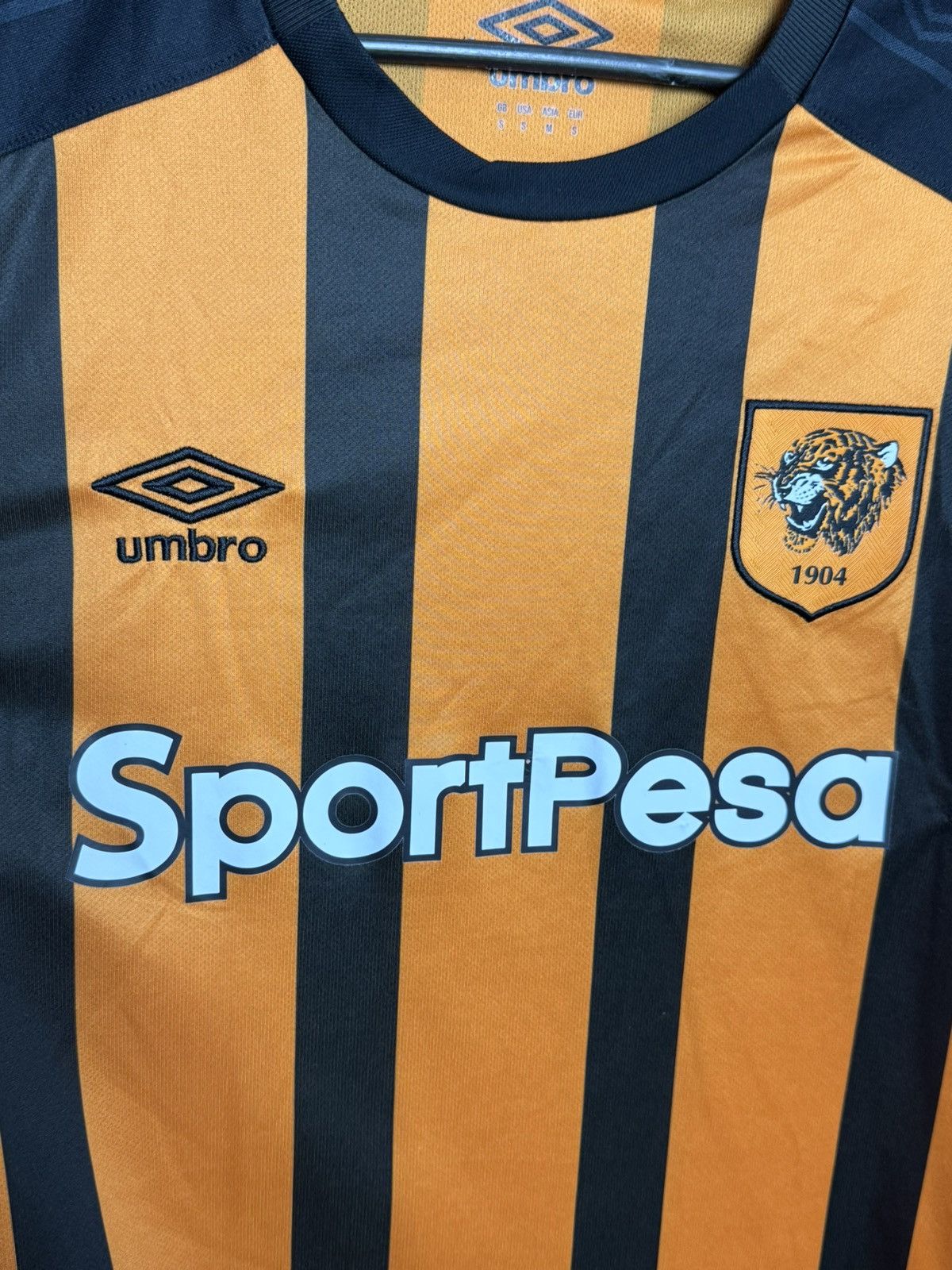 Umbro Hull City 17/18 Home Football Jersey Size US S / EU 44-46 / 1 - 3 Thumbnail