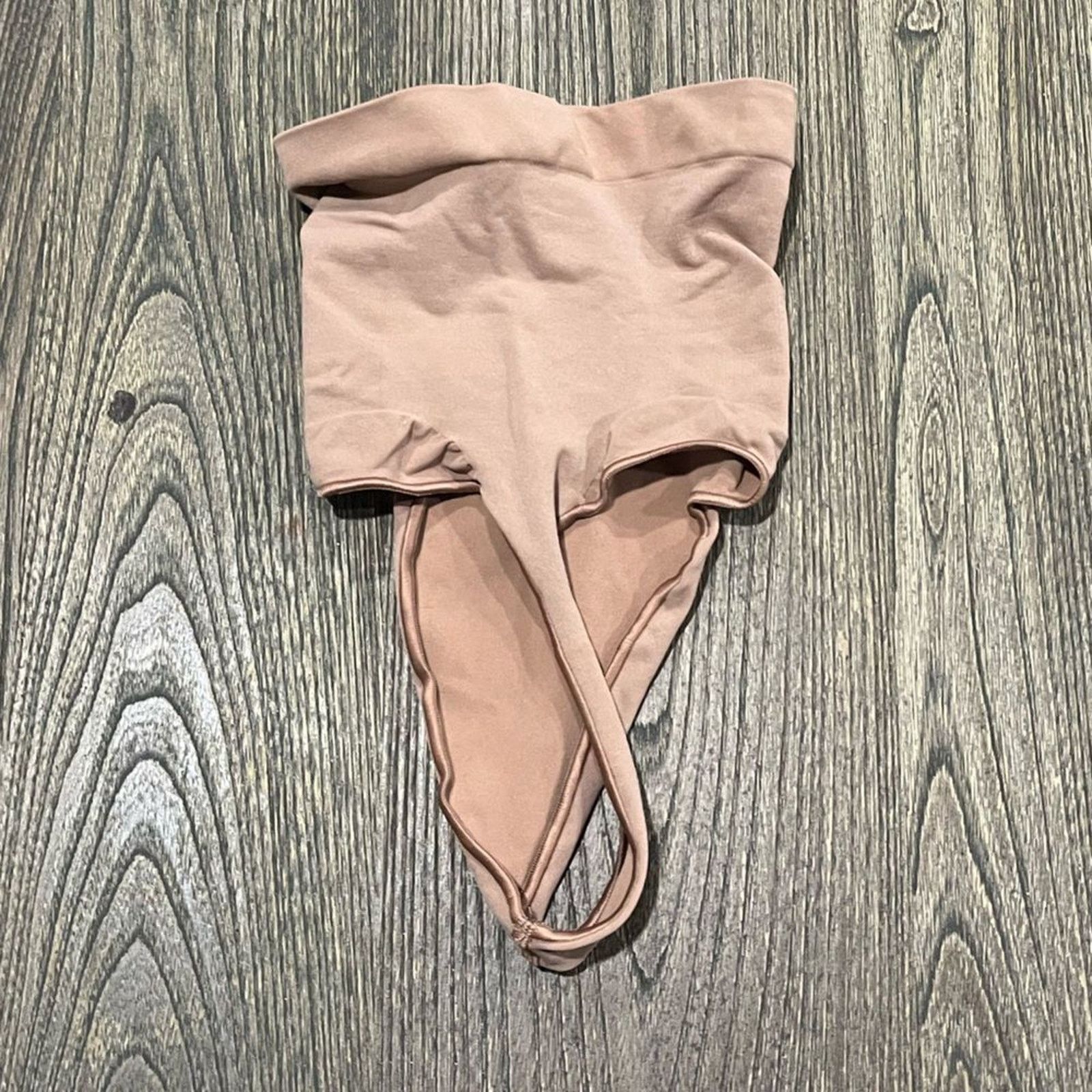 SKIMS NWOT Skims Seamless Sculpt Mid Waist Shapewear Stretch XXS Size ONE SIZE - 3 Thumbnail